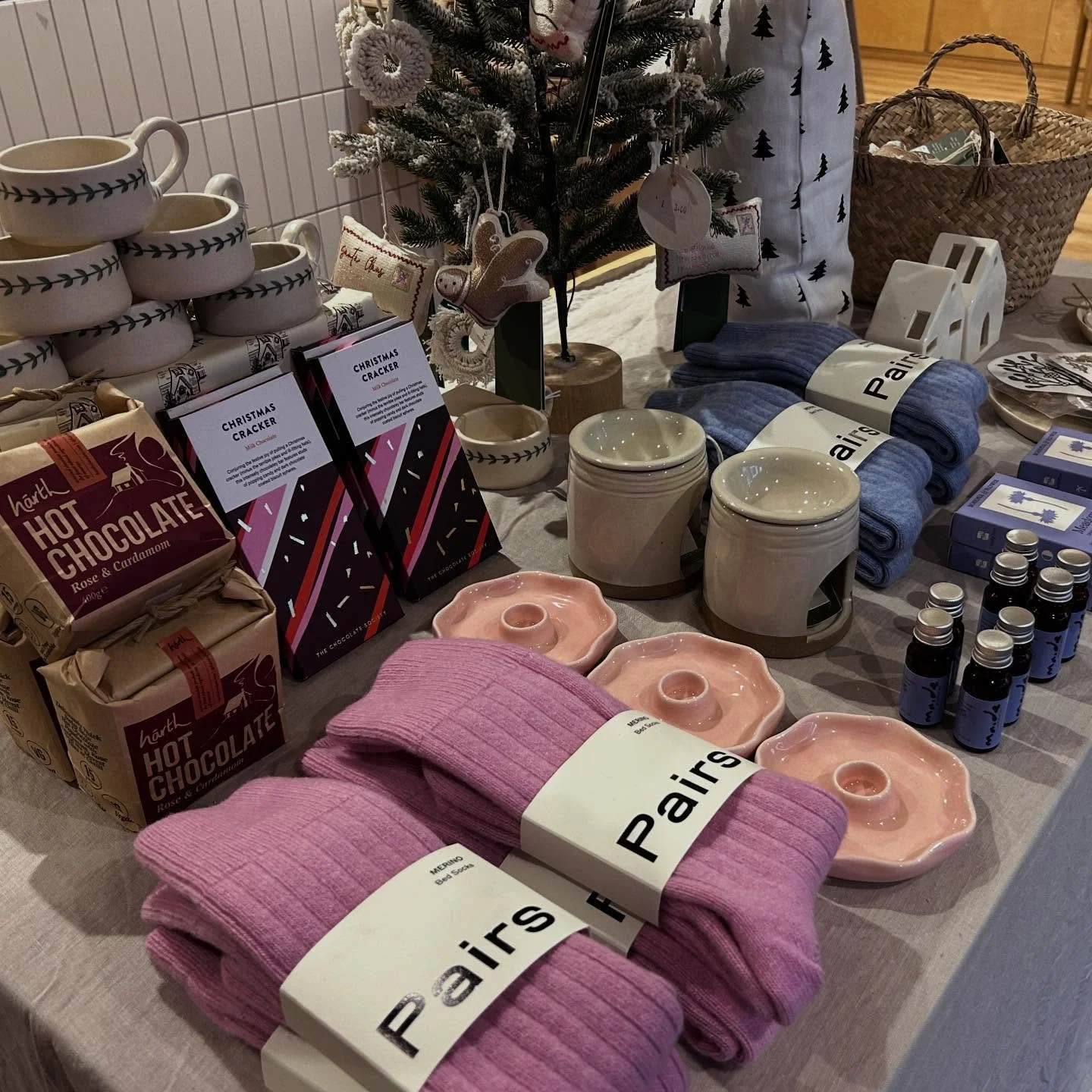 Stocking fillers galore! 

#nailsworth #stroud #shopsmall #shoplocal #cosycoffeeshops #willowandco #thecotswolds #merrychristmas #christmasinthecotswolds