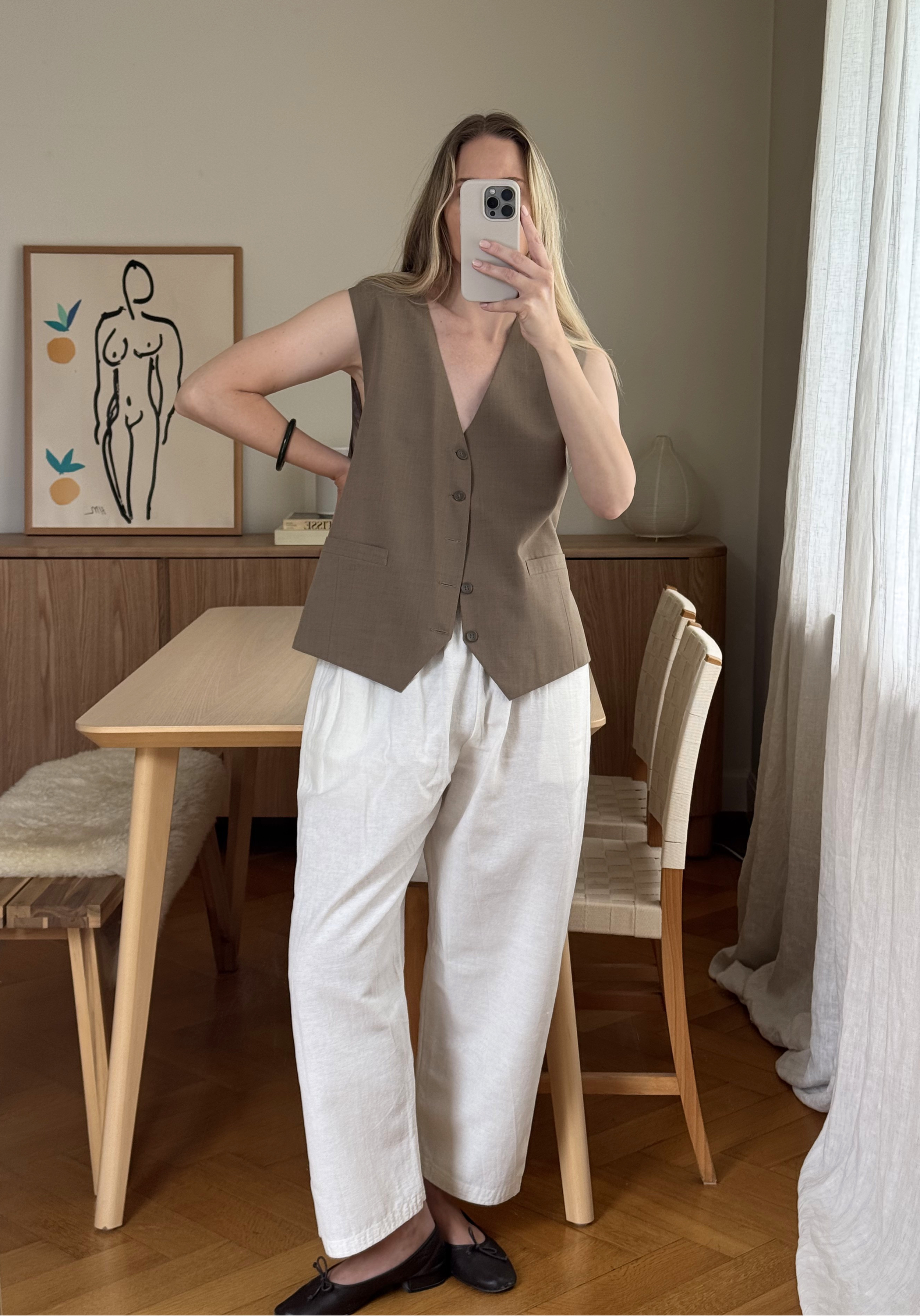 otràvie_selfie_vest_silktrousers_SS26.png
