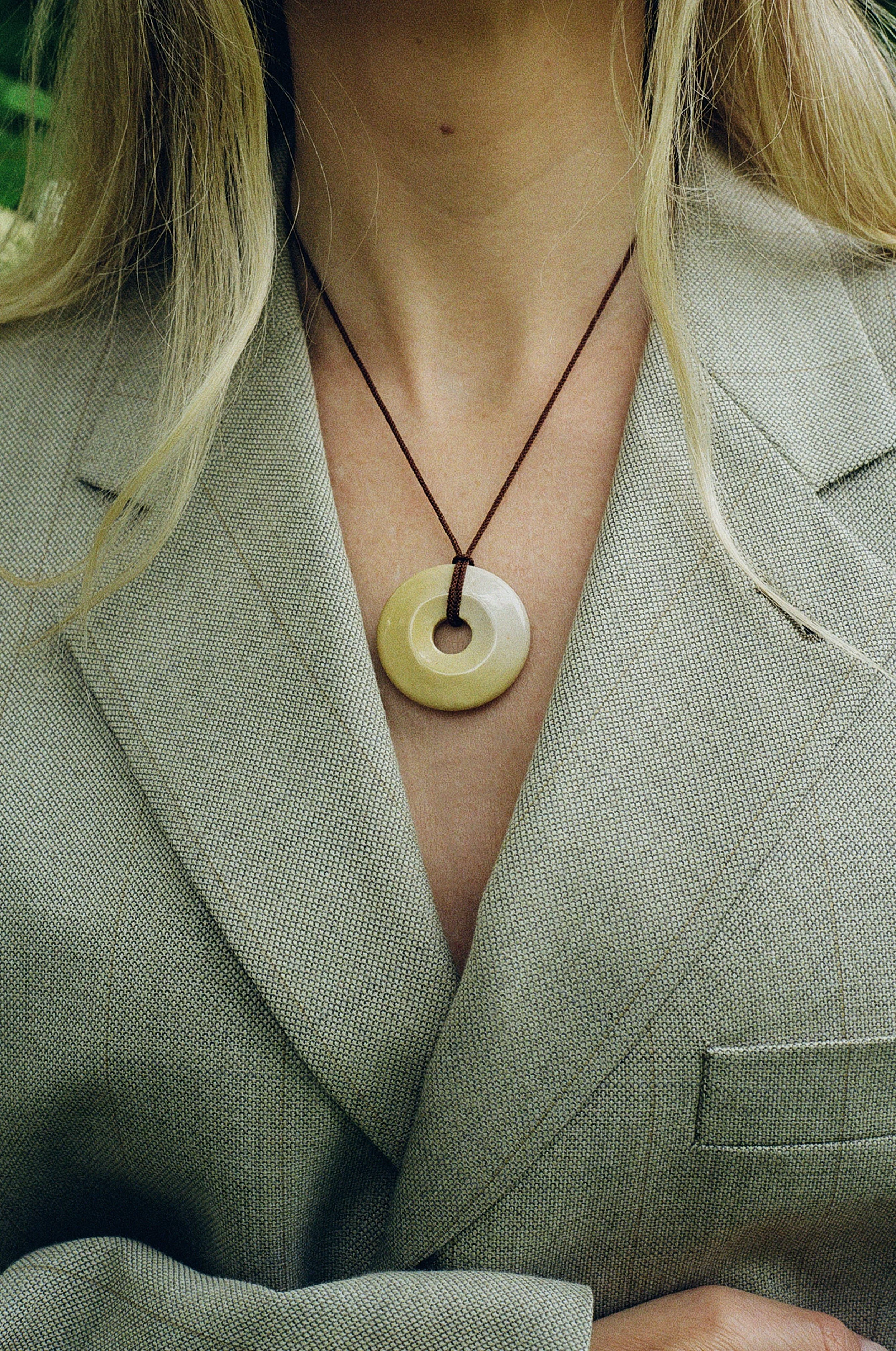 the stone pendant necklace