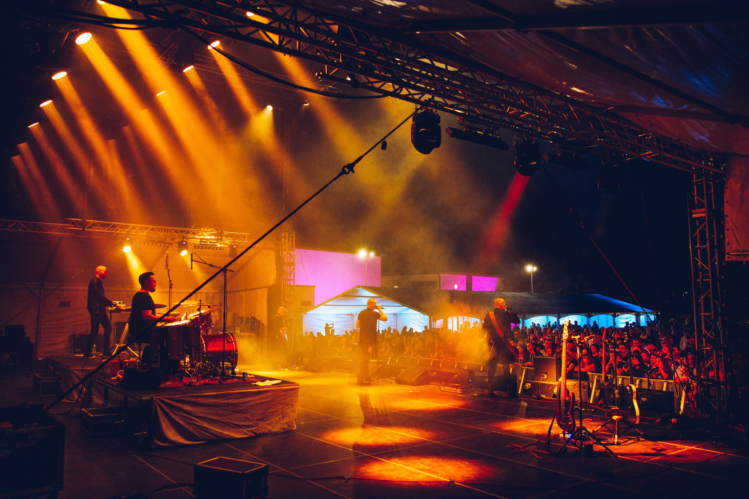 Smugglerrock_stage ja yleisö.jpg