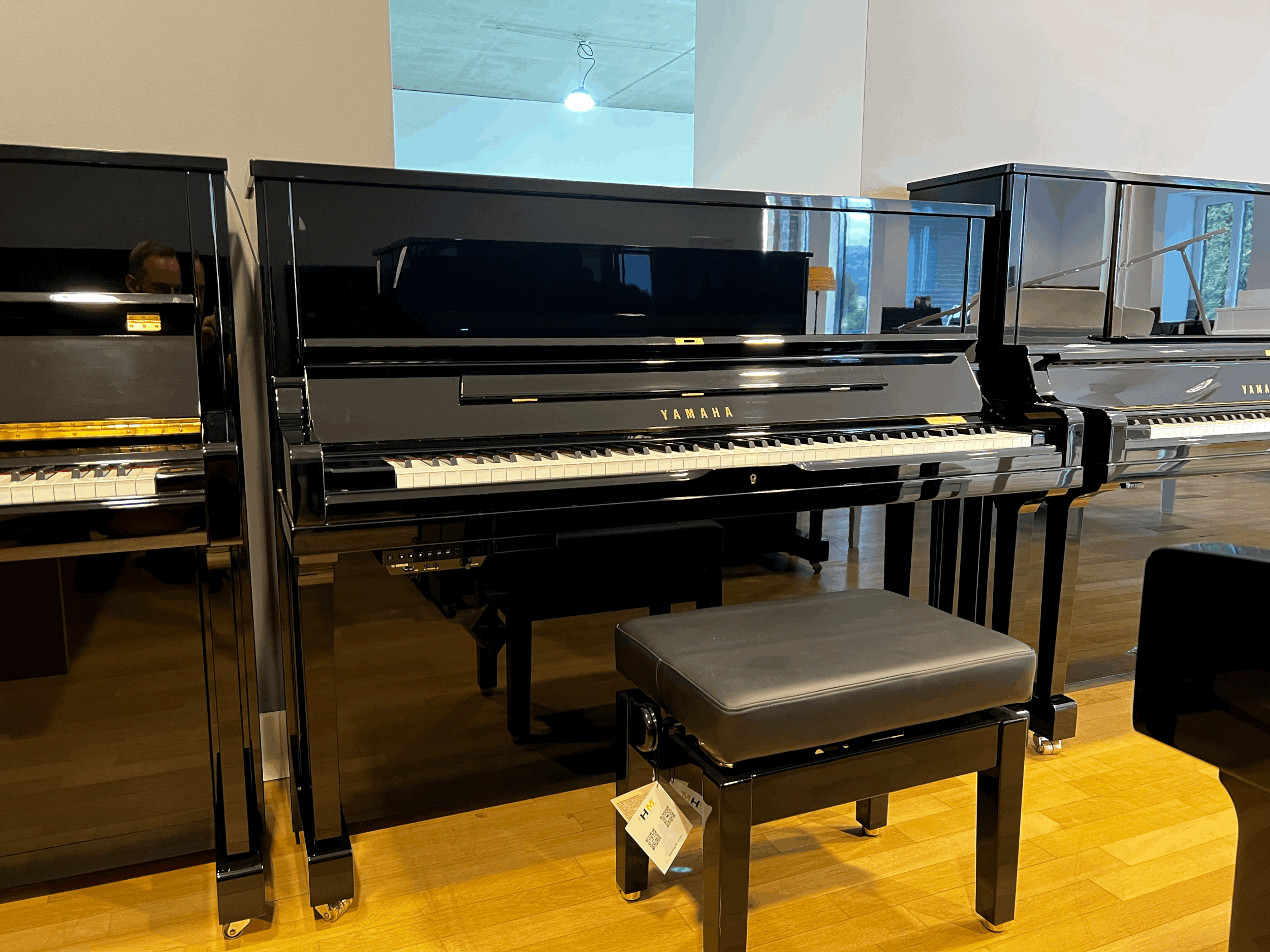 Pianos Kelly Niederanven: Vente de pianos et orgues, neufs et occasion. Bösendorfer, Schimmel, Yamaha, Johannus. Service accord, transport, location concert. Votre magasin de pianos au Luxembourg.