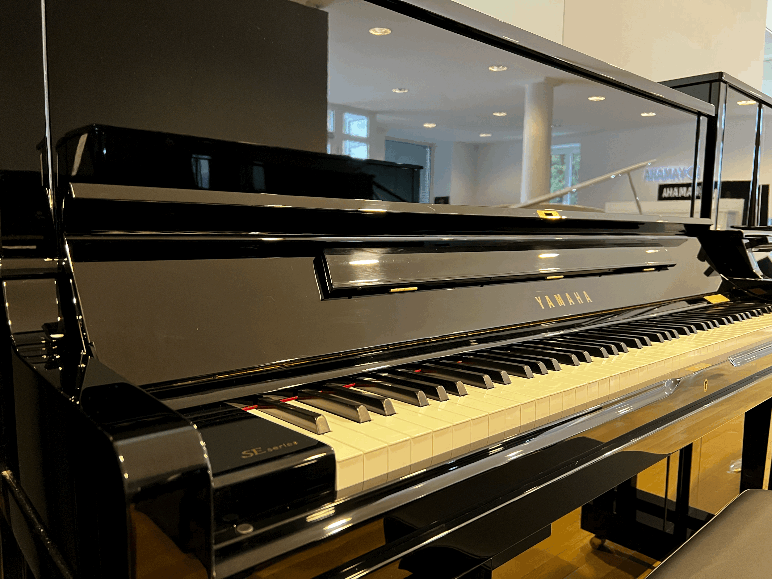 Pianos Kelly Niederanven: Vente de pianos et orgues, neufs et occasion. Bösendorfer, Schimmel, Yamaha, Johannus. Service accord, transport, location concert. Votre magasin de pianos au Luxembourg.