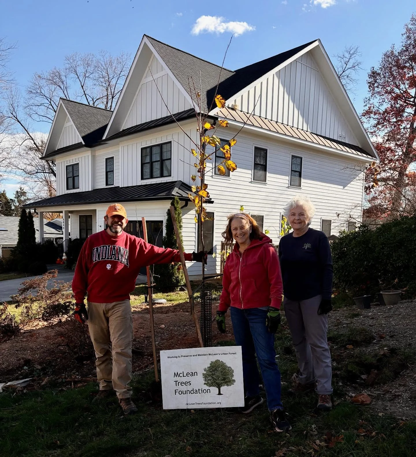 MTF&rsquo;s Neighborhood Tree Planting 2025 tree planting season is officially DONE and DUSTED!  We had a beautiful, albeit somewhat windy, morning today to plant our last tree, this time  in McLean&rsquo;s Southridge neighborhood&mdash;a tall, healt