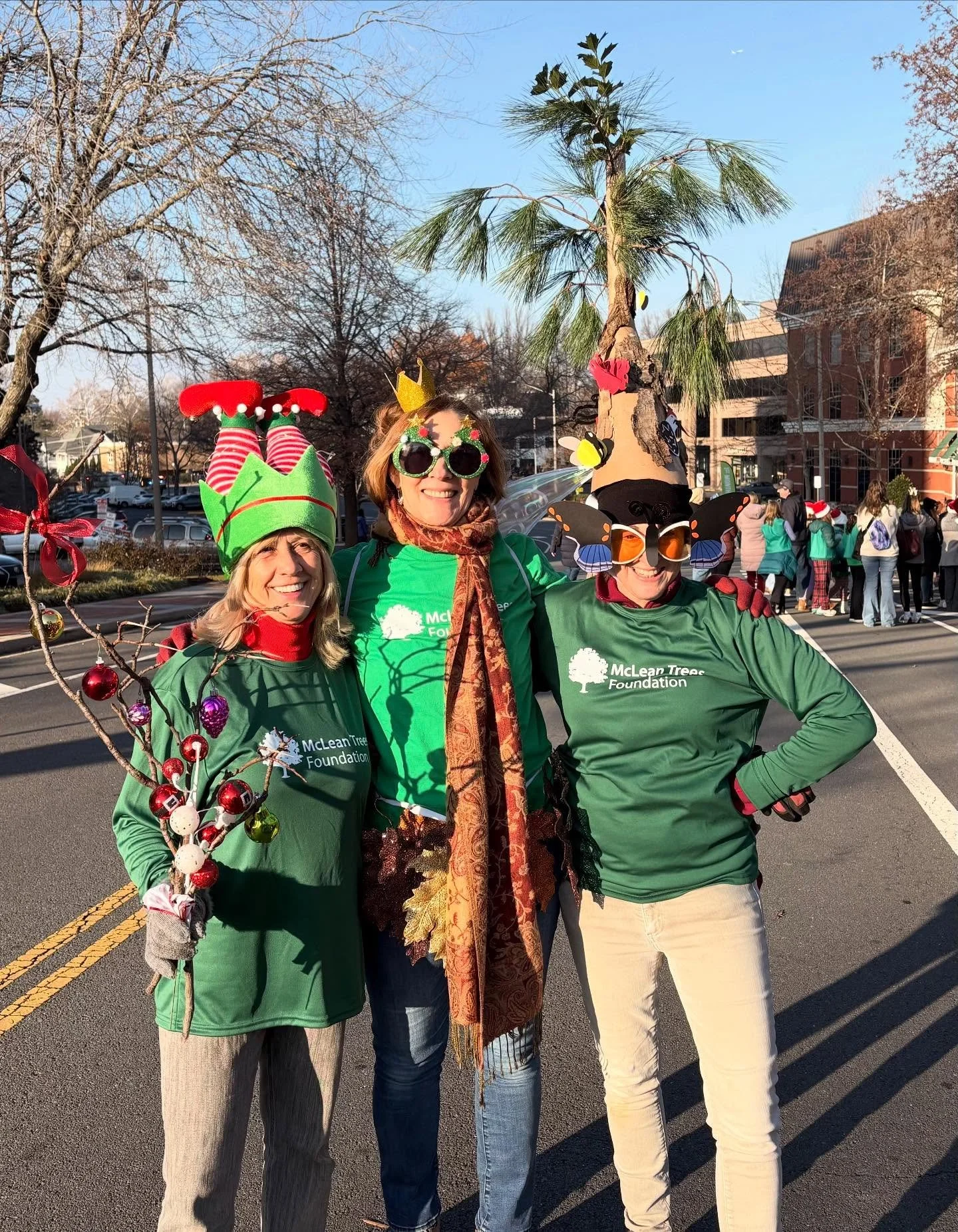 McLean WINTERFEST was back and better than ever, and our flamboyant MTF volunteers never miss an opportunity to dress up and show off our GREEN🌳! Thanks to everyone who came out to enjoy the festivities and wave to us along the parade route (especia