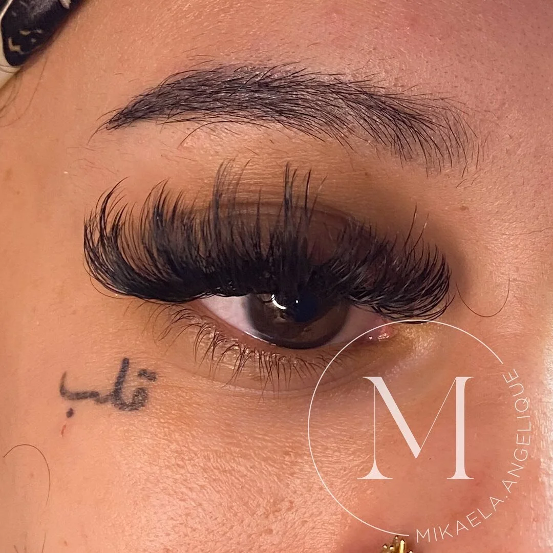 Going dark and fluffy on the lash line 😭❤️ thank you Denae for trusting me for your fill!