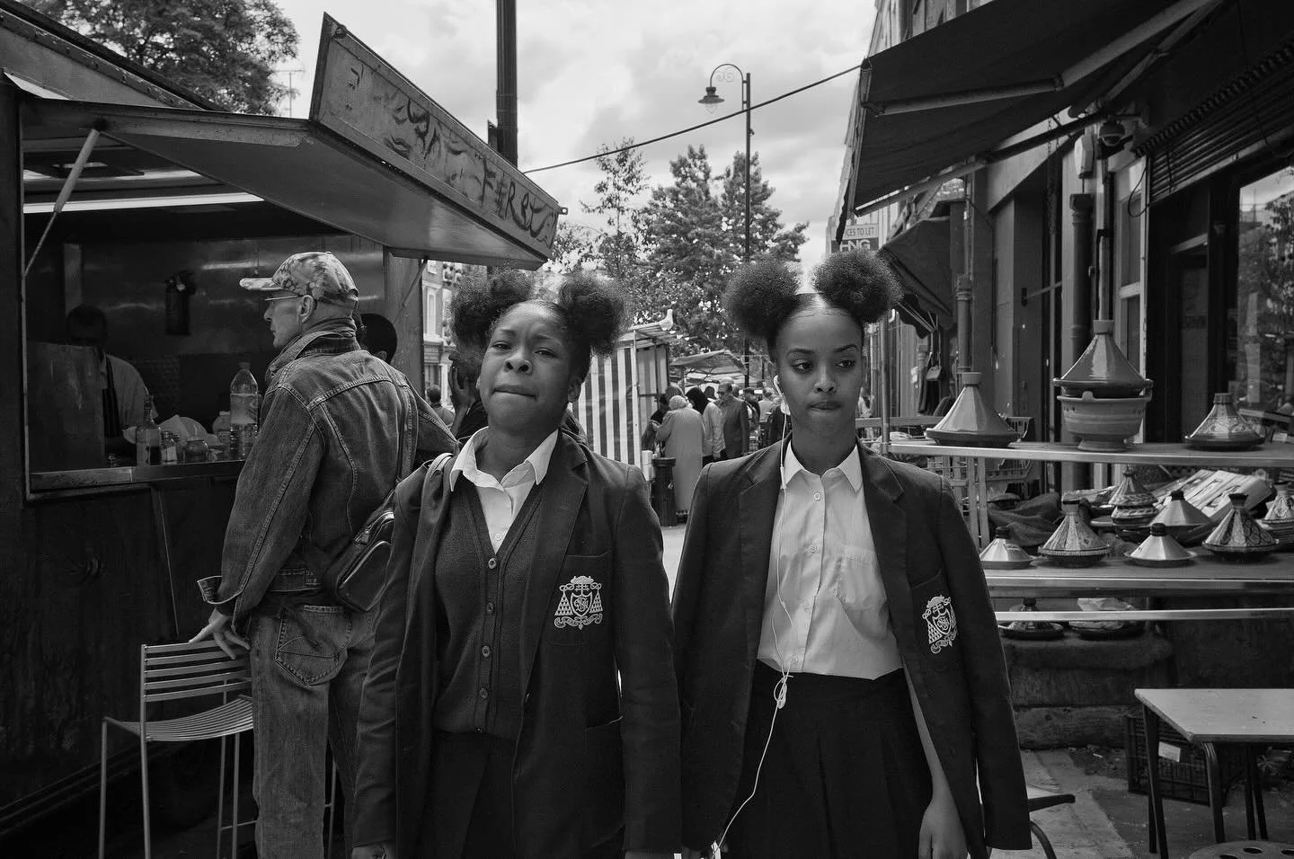 W10 London 🖤
Another small batch from the project focused on kids hanging around the neighbourhood.
In the first frame, two girls with the same hairstyle on Golborne Road.
👉 Full project on my website: lorenzogrifphoto.com/w10-london
#balckandwhite