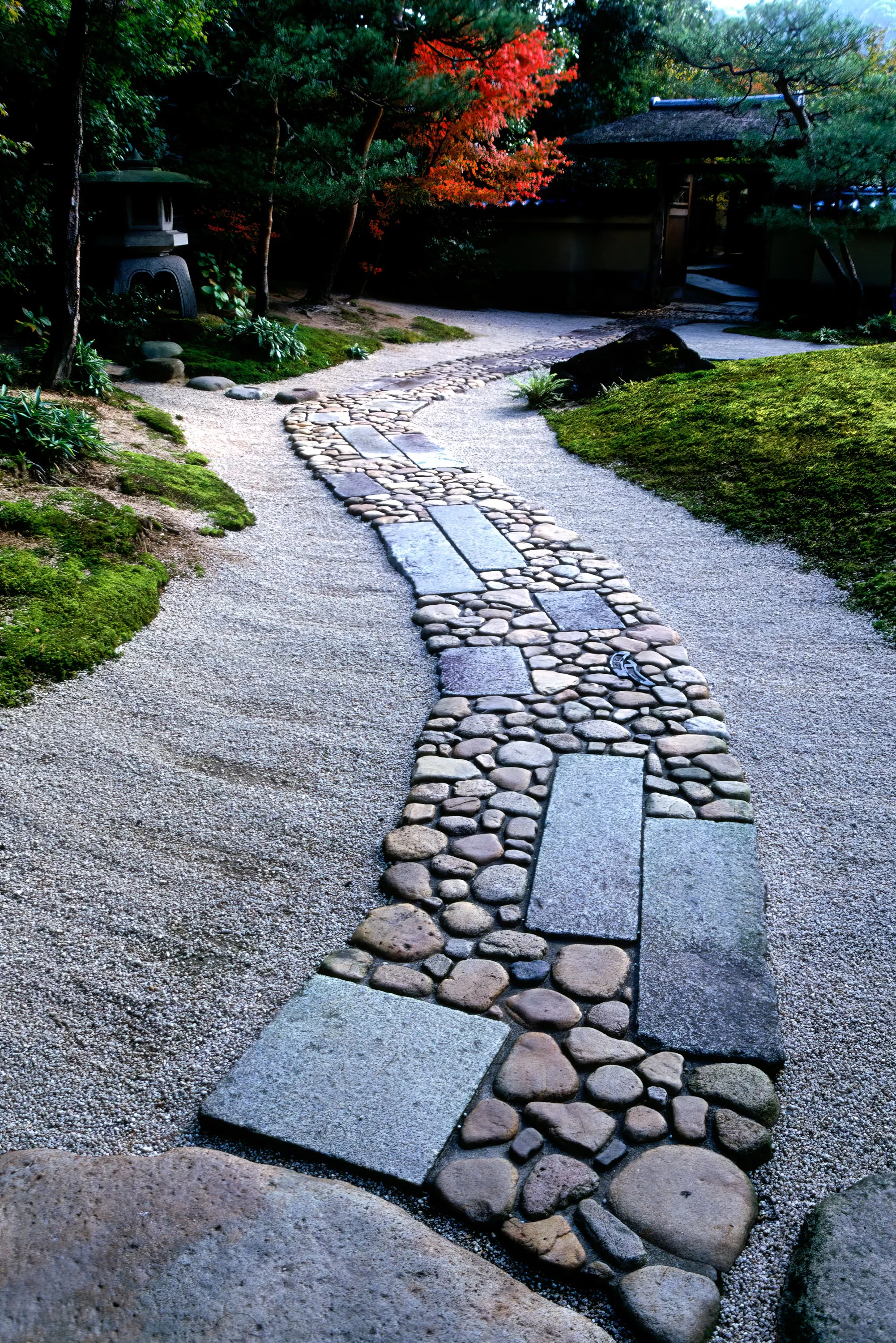 Tea House Pathway, Adachi Museum, Shimane Prefecture, Chugoku. 1988