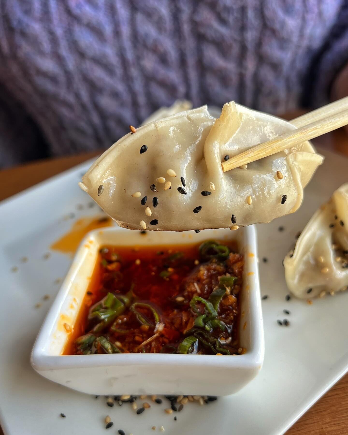 Satisfy your vegan cravings with our delicious DUMPLINGS! 🥟😋🥟
#ROGUEPANDA #NYC
📍ROOFTOP LEVEL at @timeoutmarket!
🧋 Visit our sister restaurant @the.rogue.boba!