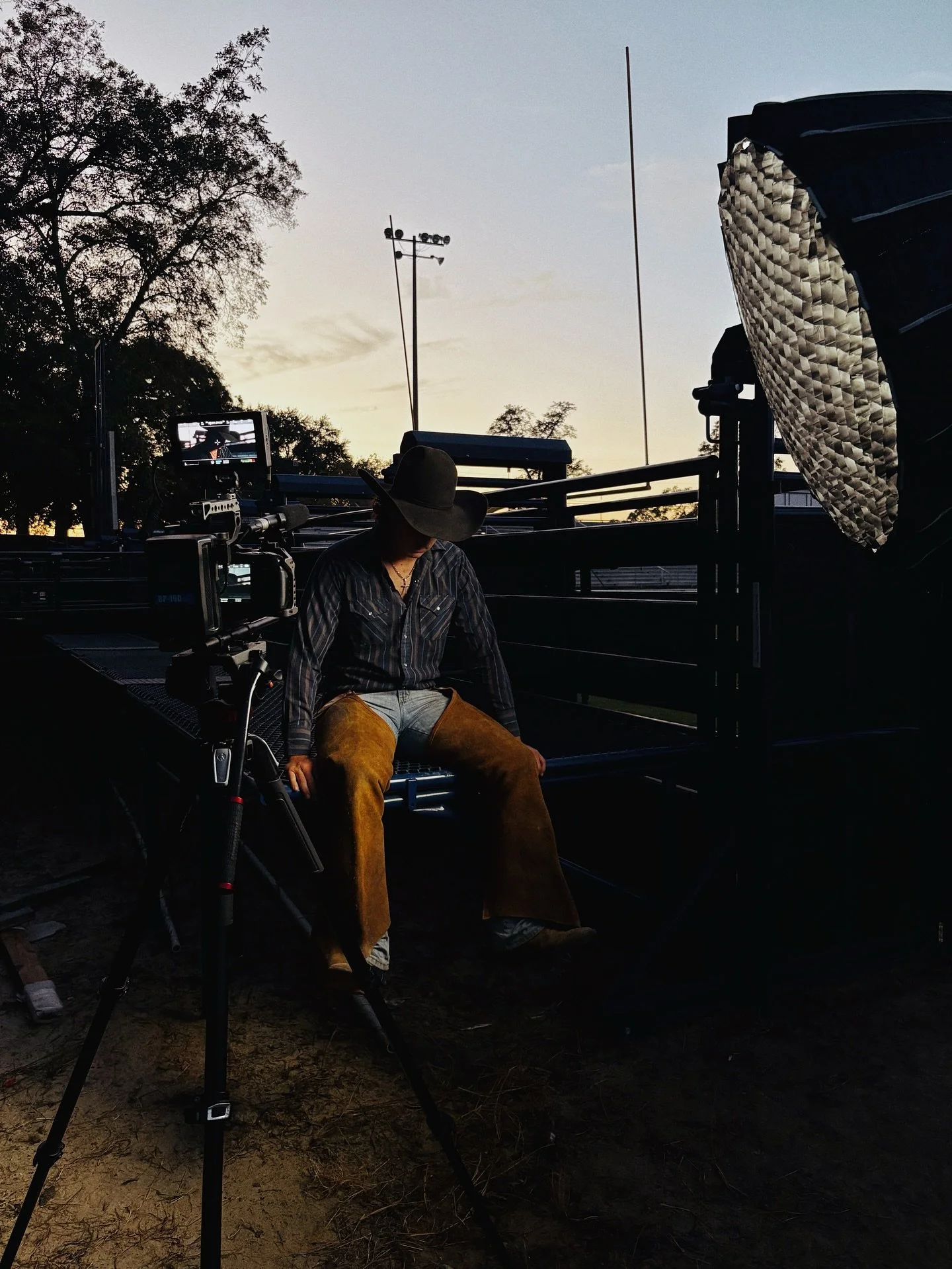 Wrapping the final shoots to kick off the @bonifaykiwanisrodeo! Who&rsquo;s excited for October!?

#bonifayrodeo #prcarodeo #rodeo #rodeolife #steerwrestling #bulldoggin #prca #fypシ #rodeotok #rodeotime
#cowboy #viralvideo #cowboylife #americanhatcom