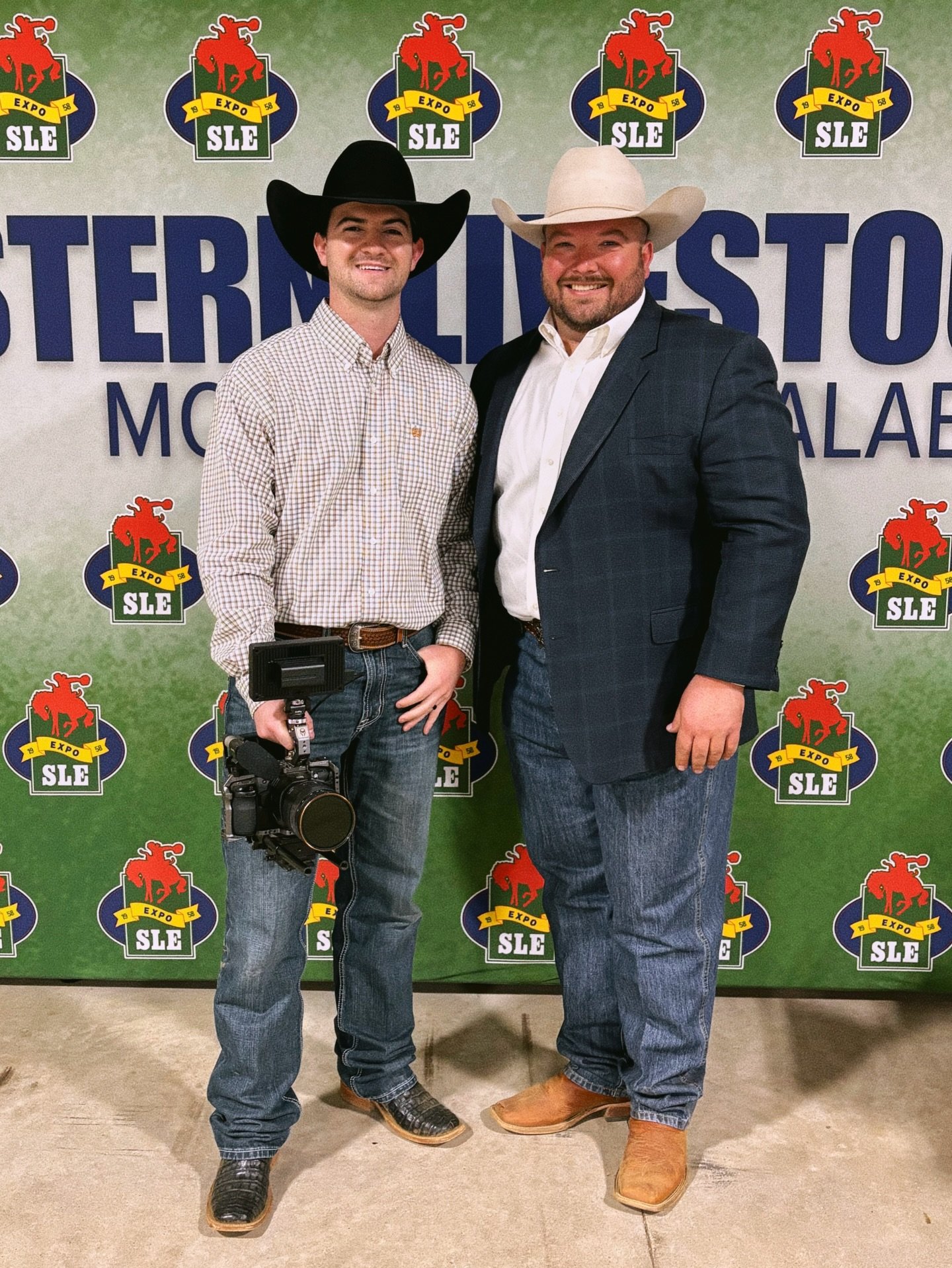 Huge thank you to Mr. @seth.maxie.official for having us out for the 2nd annual @alselecthorsesale! Next up, @slerodeo.prca!! It was a pleasure to meet the @slerodeo.prca committee members and am looking forward to capturing their rodeo next weekend!