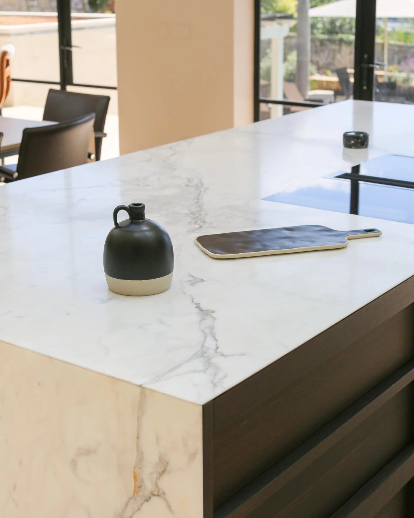 We have so many images and videos from our Bath project we can’t wait to share. This island works as a perfect place for the family to gather for breakfast or social occasions, whilst instilling a sense of calm and stillness to the space. That