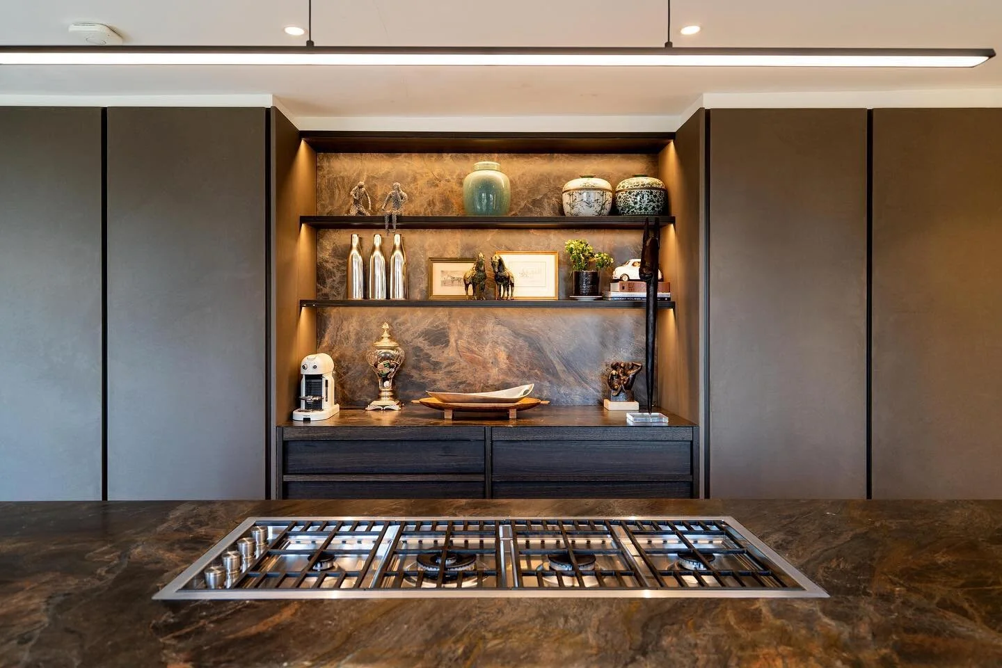 As seen here in our Marlow project, our Hanami kitchen is classic but contemporary. A fossilized textured oak finish is paired with brown amber natural quartzite stone, in a textured finish. for the tall cabinets we chose a hand rendered specialized