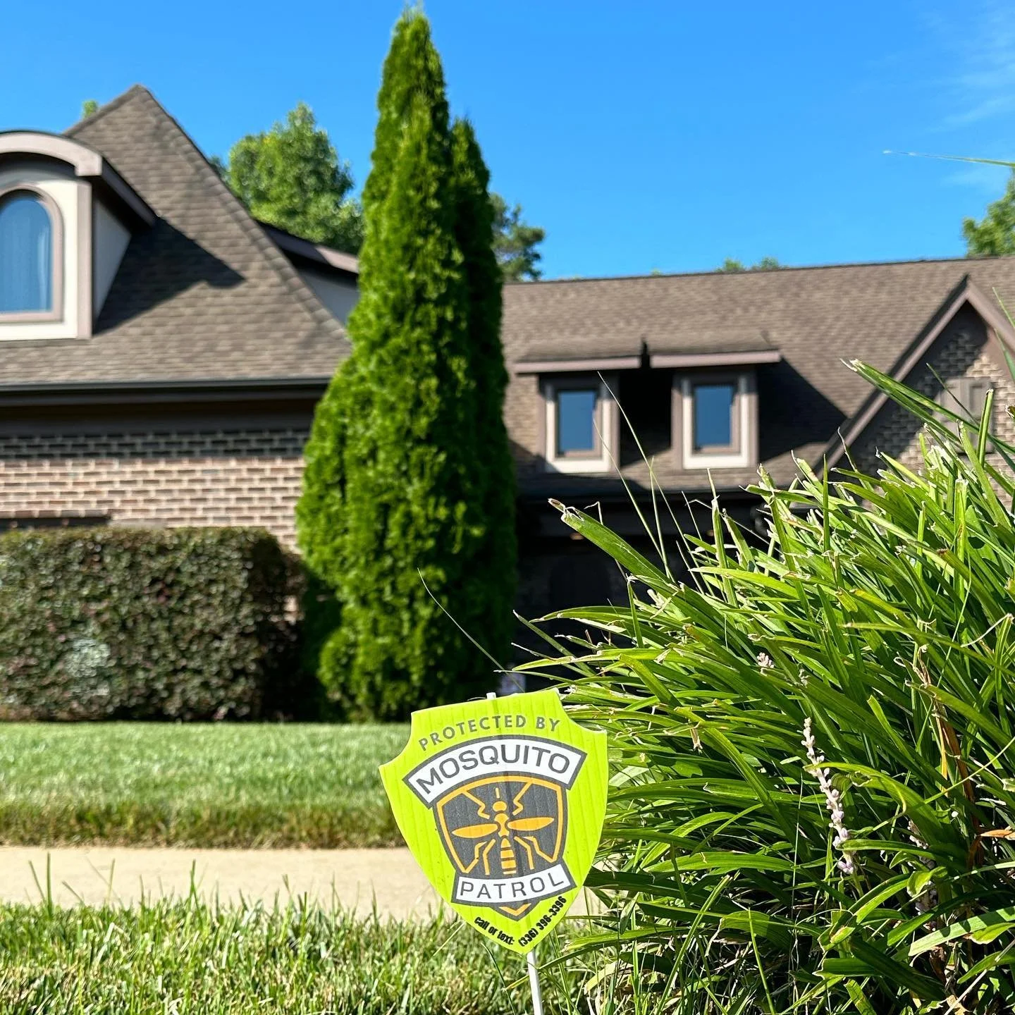 Beautiful day to be working outside! ☀️ 🏡 
#mosquitopatrol
#SkeeterFreeYard 🚫 🦟