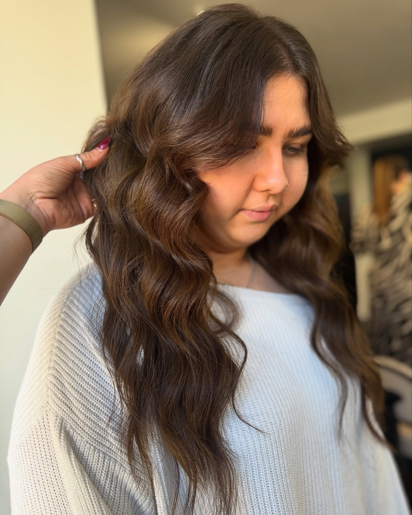 Dark chocolate hair of your dreams 🍫Courtesy of @beauty_worksonline 💇🏽&zwj;♀️

Adding fullness and length with 3 packs of 18&rdquo; beauty works slimline tapes in dark chocolate and brazilia ✨

#beautyworksprofessional #darkchocolatehair #hairexte