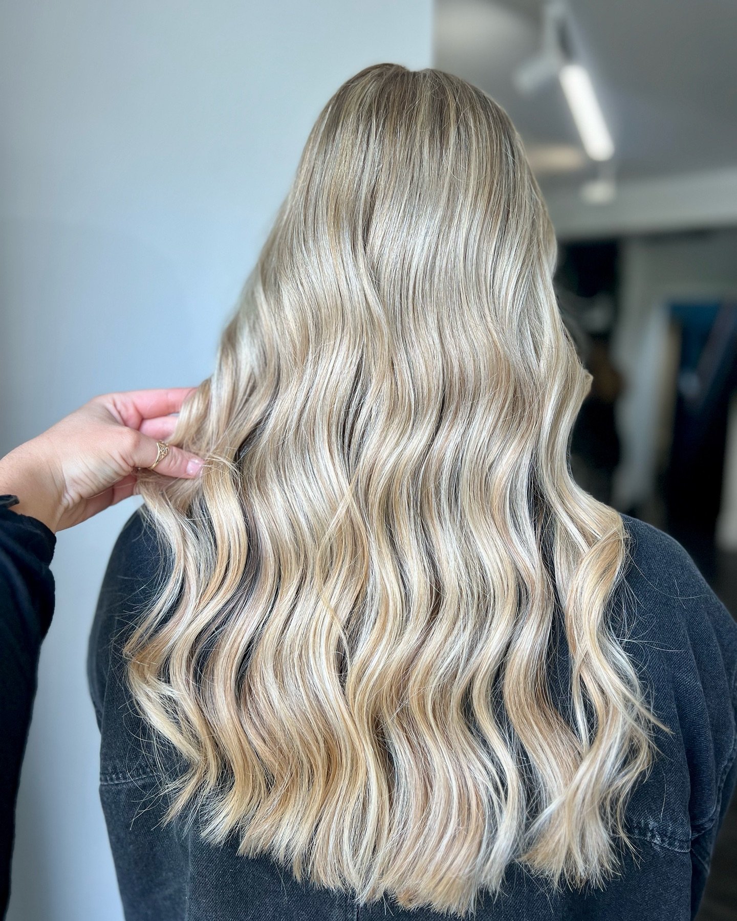 It&rsquo;s always a sunny day when you&rsquo;re blonde ☀️

Faith and Georgia are currently running an introductory offer of 20% off for a limited time only 

☎️01872 719062 or online using promo code 30042025

#blondehair #blondehairgoals #creamyblon