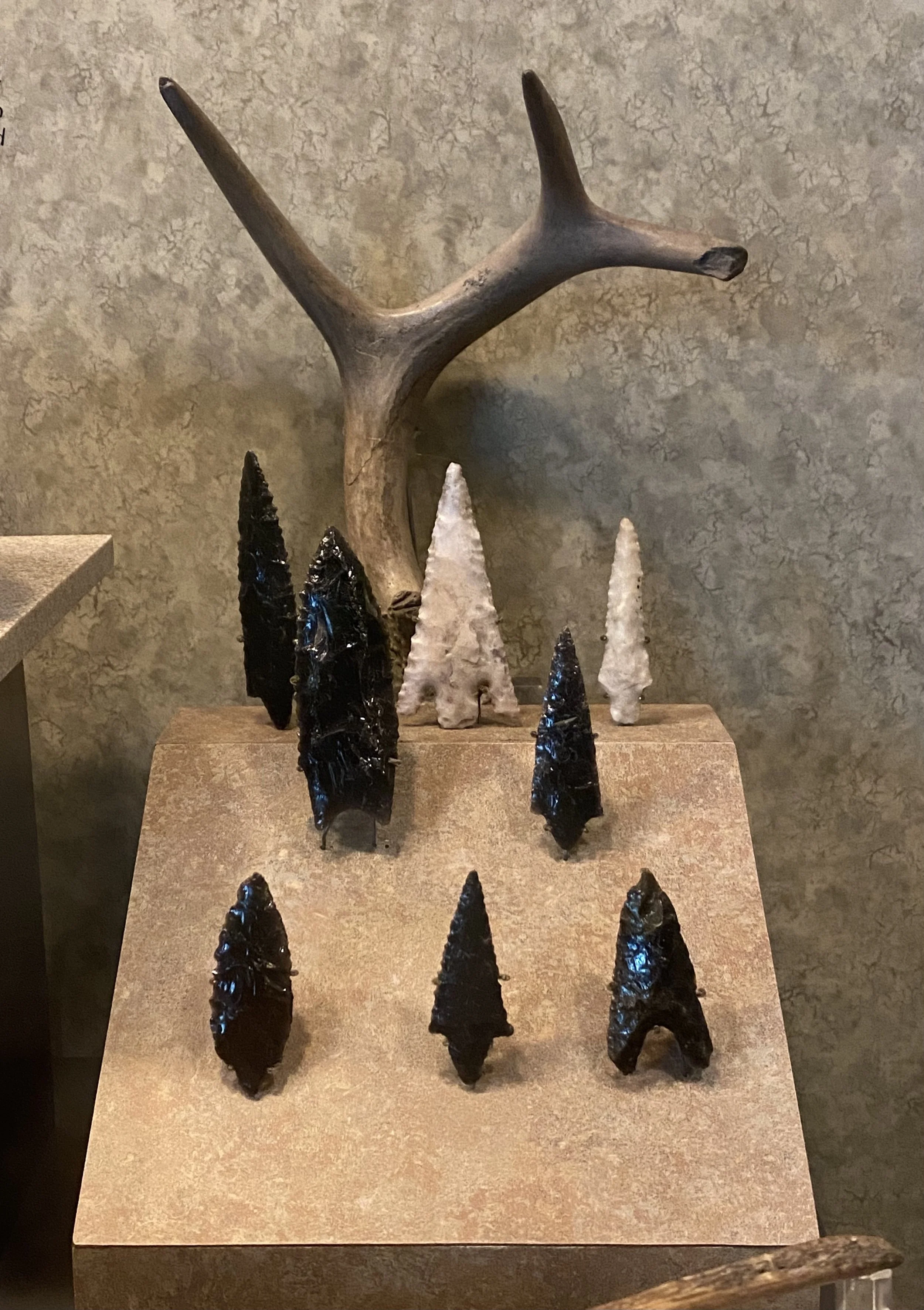 obsidian arrowheads.jpg