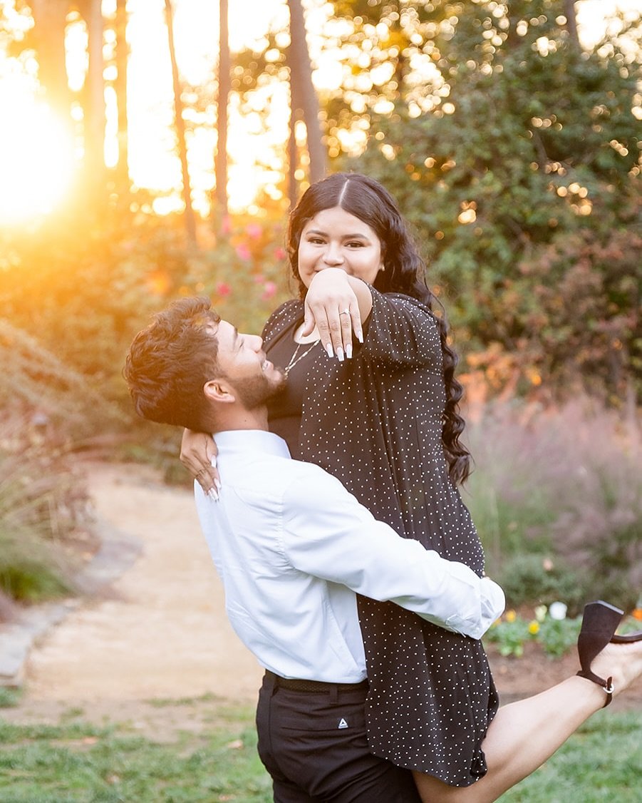 A smile as bright as the sun ☀️ 
These two were the absolute cutest couple. And yes, the sunset was a paid actor. Swipe to see some very sweet moments after she said yes. 
.
.
.
📸 @goldandsage_sarah 
#proposalplanner #raleighengagement #raleightoday