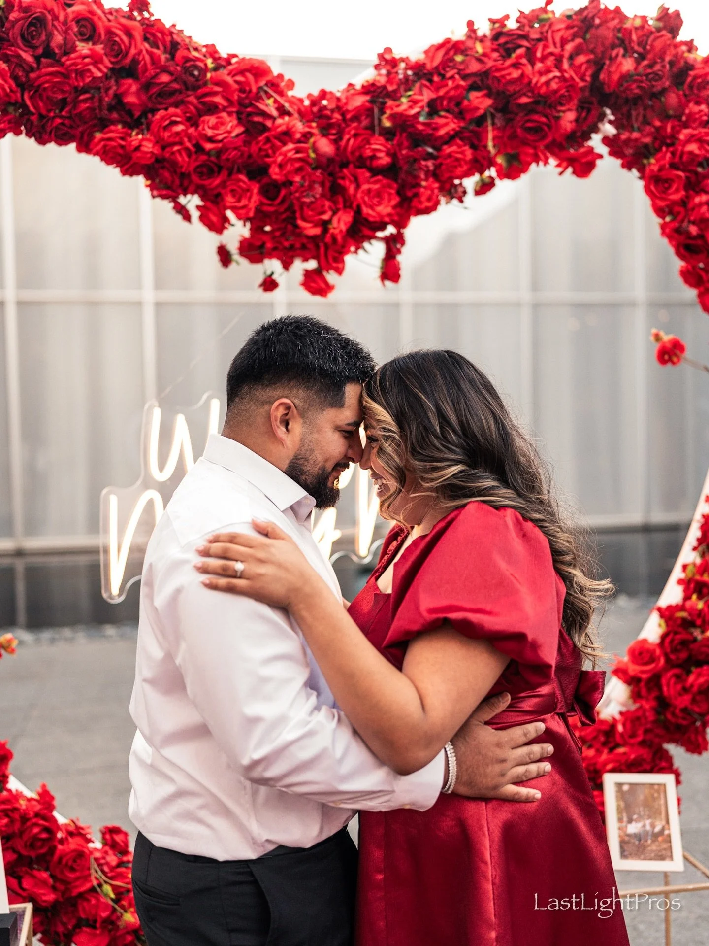 Making spirits bright and proposal dreams come true this holiday season. Send to someone ready to pop the question, we still have some dates open to help make their proposal extra special 🎁
.
.
.
See the link in our bio to inquire 
.
.
#raleighmarri