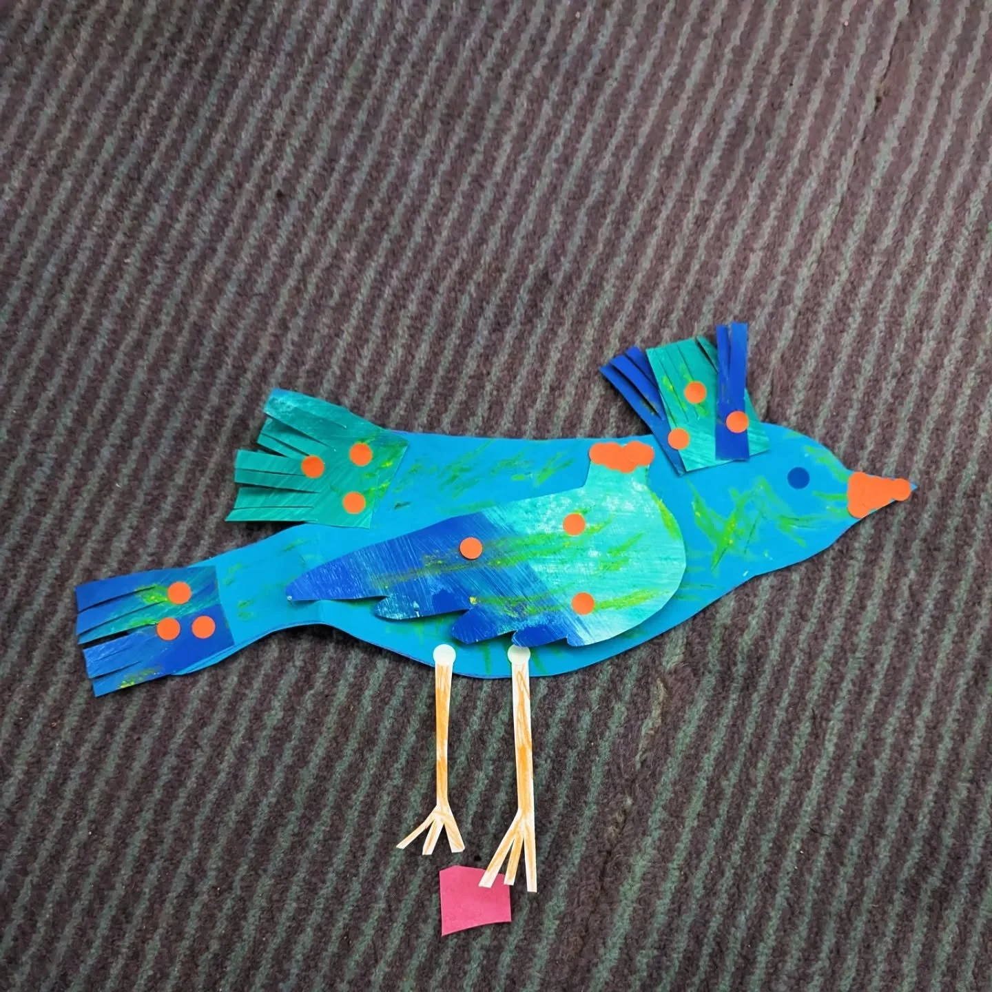 Last Sunday it was BIG SUNDAY at @sainsburycentre 
I had loads of fun with families making paper birds and decorating them in lots of speckly, spotty materials as a nod to our lovely winter birds - some of which you can even see in the sculpture par
