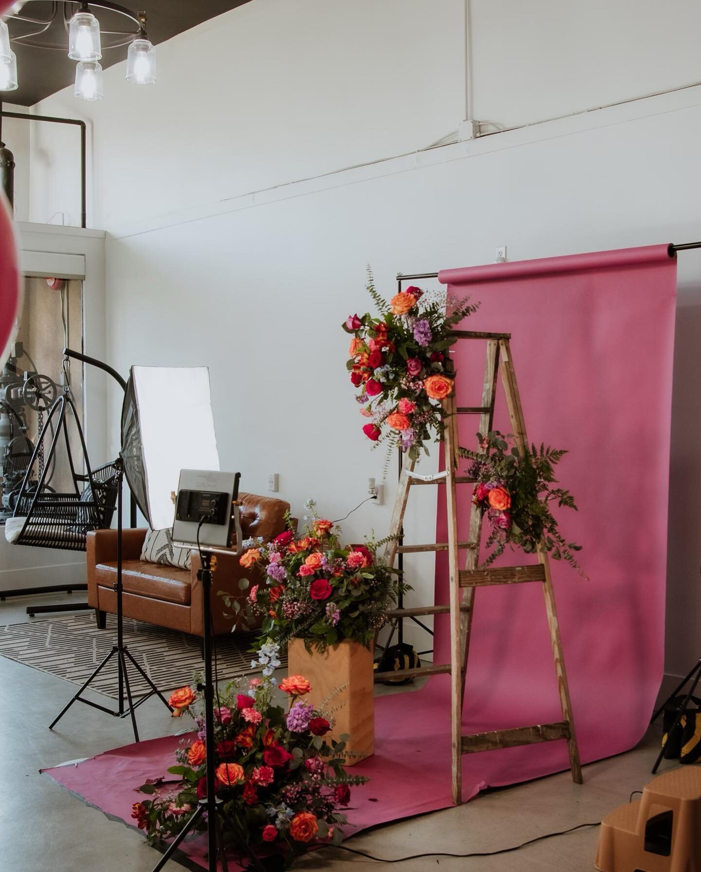 Looking to shoot a photoshoot, video or create content?

Casa Bloom Studios is a creative space in the heart of Downtown Santa Ana. @callecuatrodtsa | @dtsantaana | @travelsantaana 

Studio Amenities: Free WiFi, SmartKey Entry, Kitchenette, Commercia