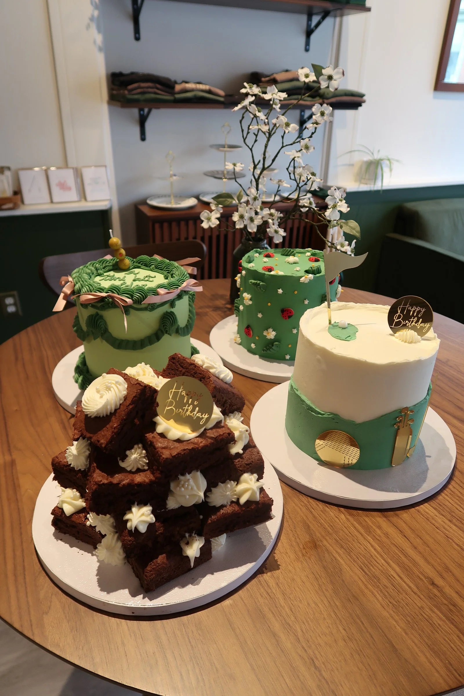 Custom cakes, birthdays, weddings, baby showers, bridal showers