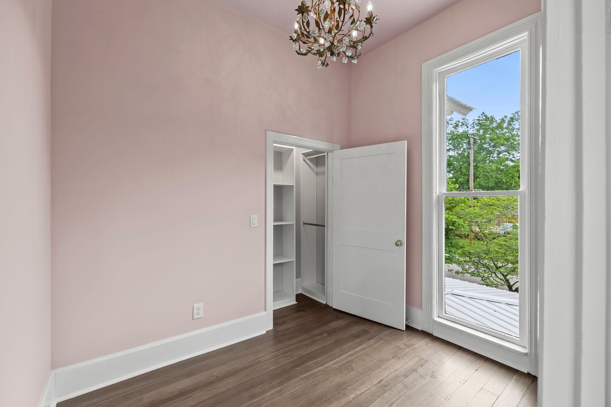 103-web-or-mls-331 W 6th St V2-10.jpg
