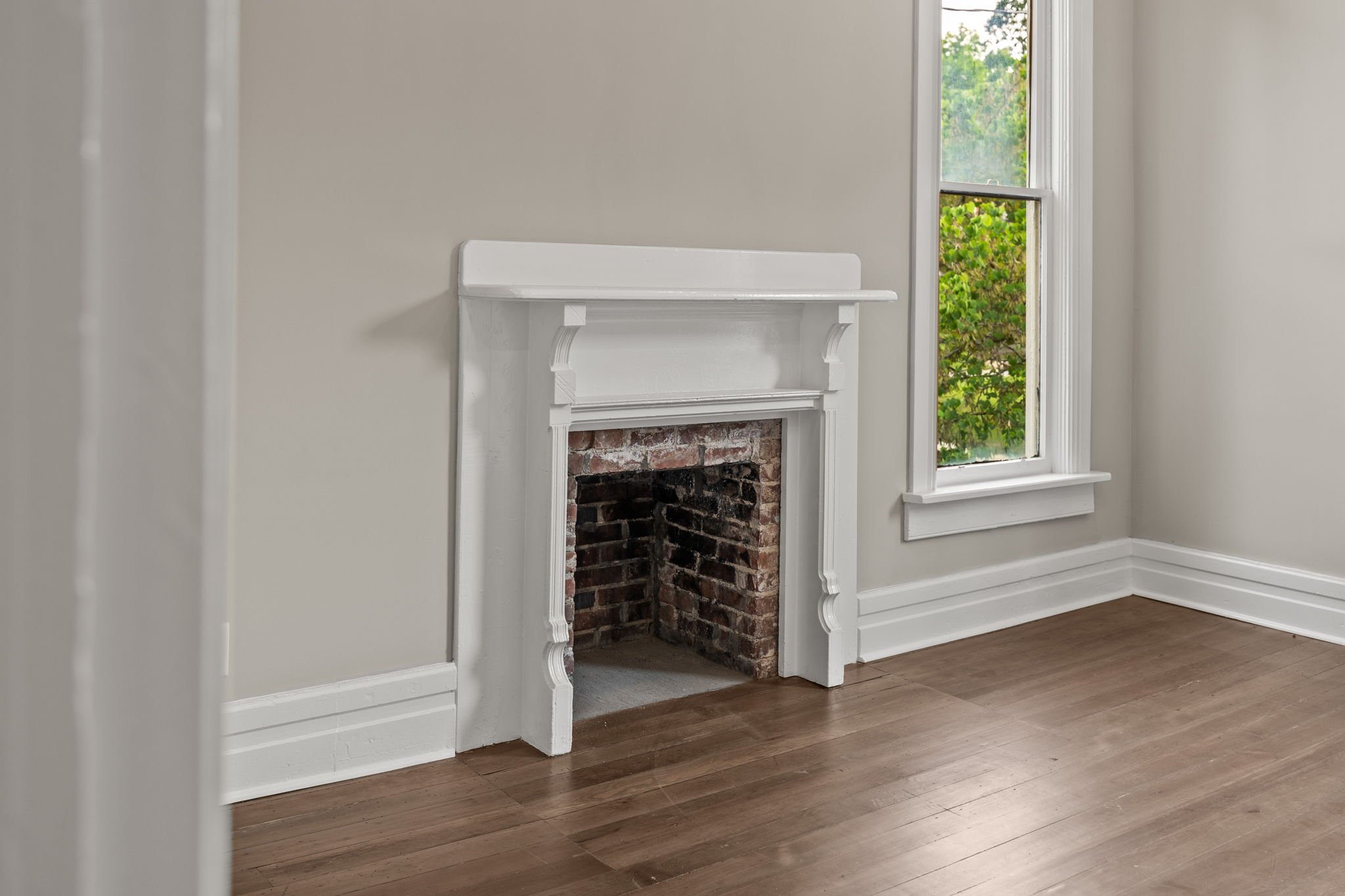 111-web-or-mls-311 W 6th St-111.jpg