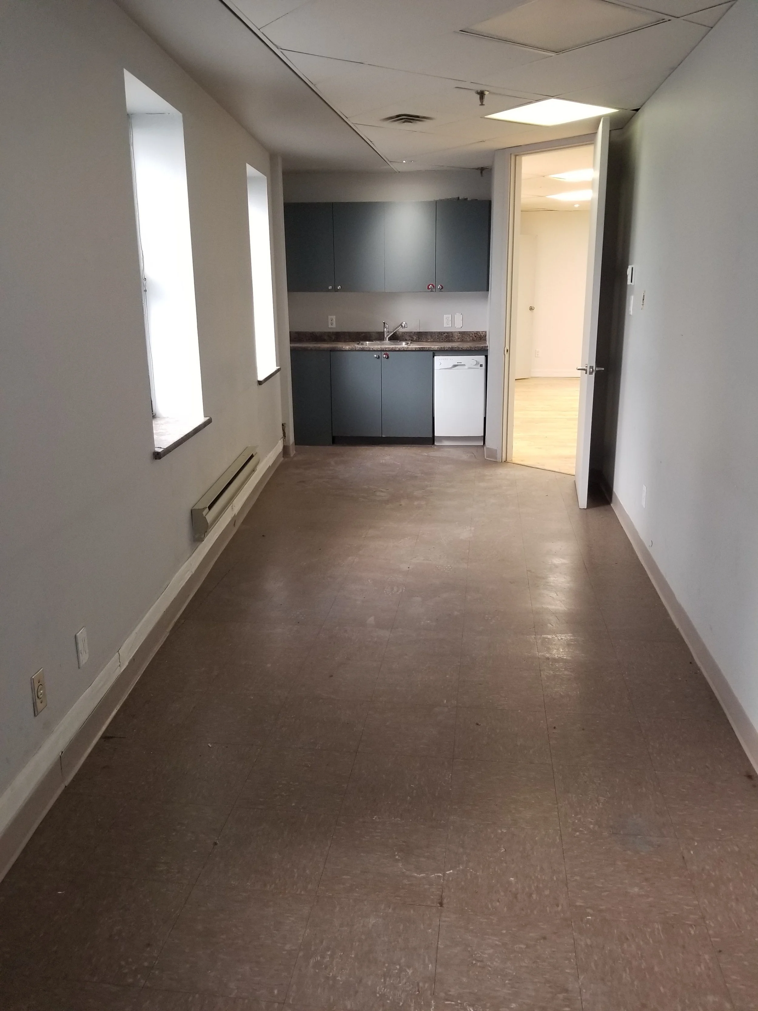 Suite 200 kitchen.jpg