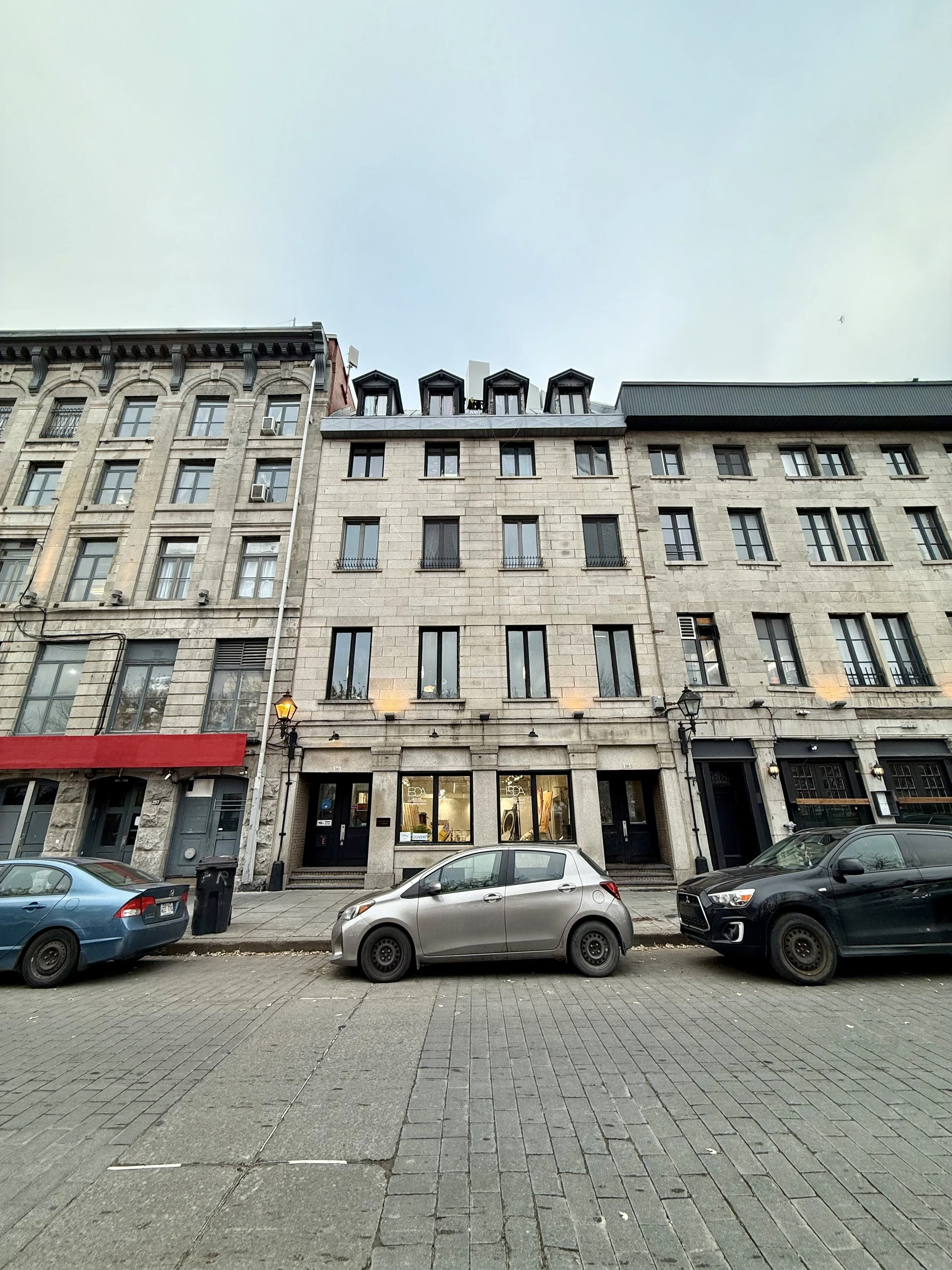256 St-Paul East / 263 rue De La Commune East