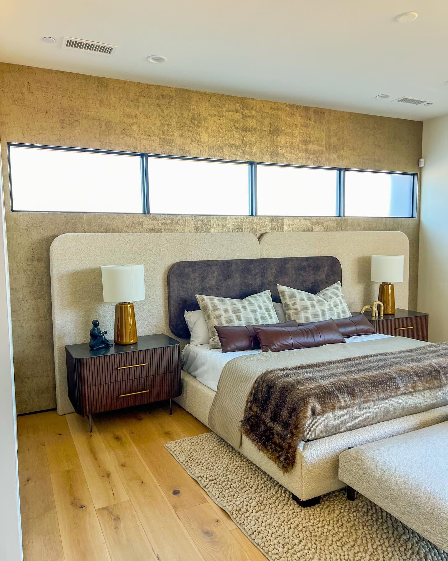 Innovation Gilded Cork 😍 swipe for before and after pics! 

#innovationwallpaper #wallpaper #arizonawallpaper #wallpaperdecor #interiordesign