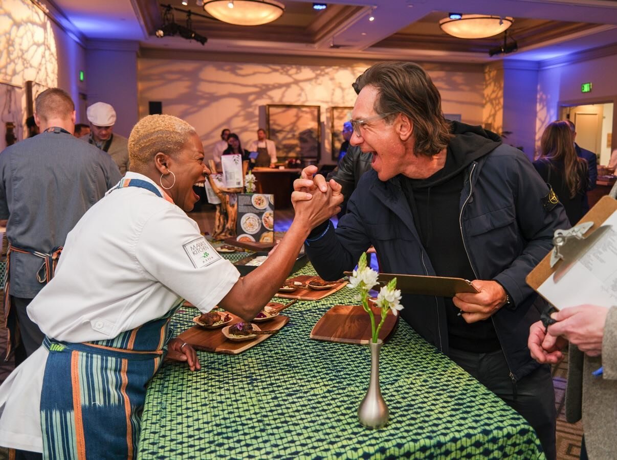 Making new friends everywhere I go! 
Love this photo of me and @colemecray bonding over my suya lamb chops and our shared love of food. 

I had the pleasure of getting to connect with the @hexclad team at @pebblebeachfoodandwine. I was able to share 