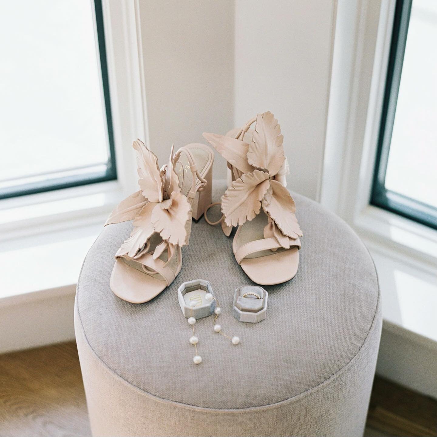 Your accessories deserve their moment too

&hellip;

@amandaoliviaphoto @whitewoodevents @amyosaba @marywynn @tablemade bbjlinen @eastonfilmco @atlantapartyrentals  @theimpressionist @erinryser @whiteorchidbridal @radialentertainment @turnipbloodblac