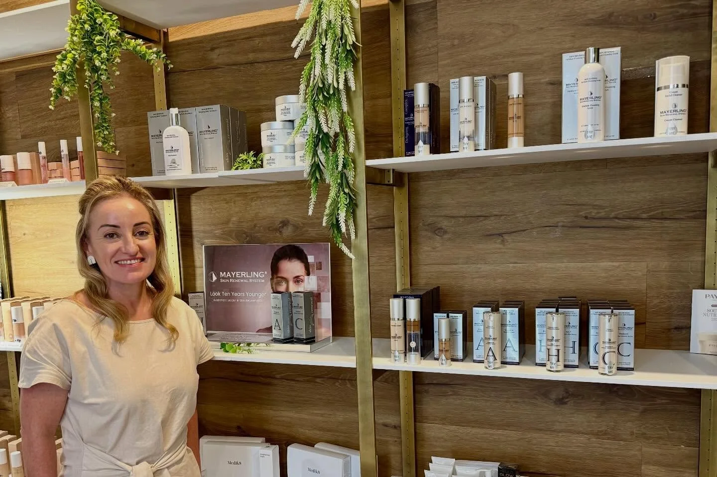 Hi to our beautiful clients! 
Come in and check out our new Autumn promo with Mayerling skincare. Purchase a Vitamin A serum, a Vitamin C serum and receive our favourite product the HA7 💧free 💃 
Kirsty x  #mayerlingskincare #skincareroutine #loveth