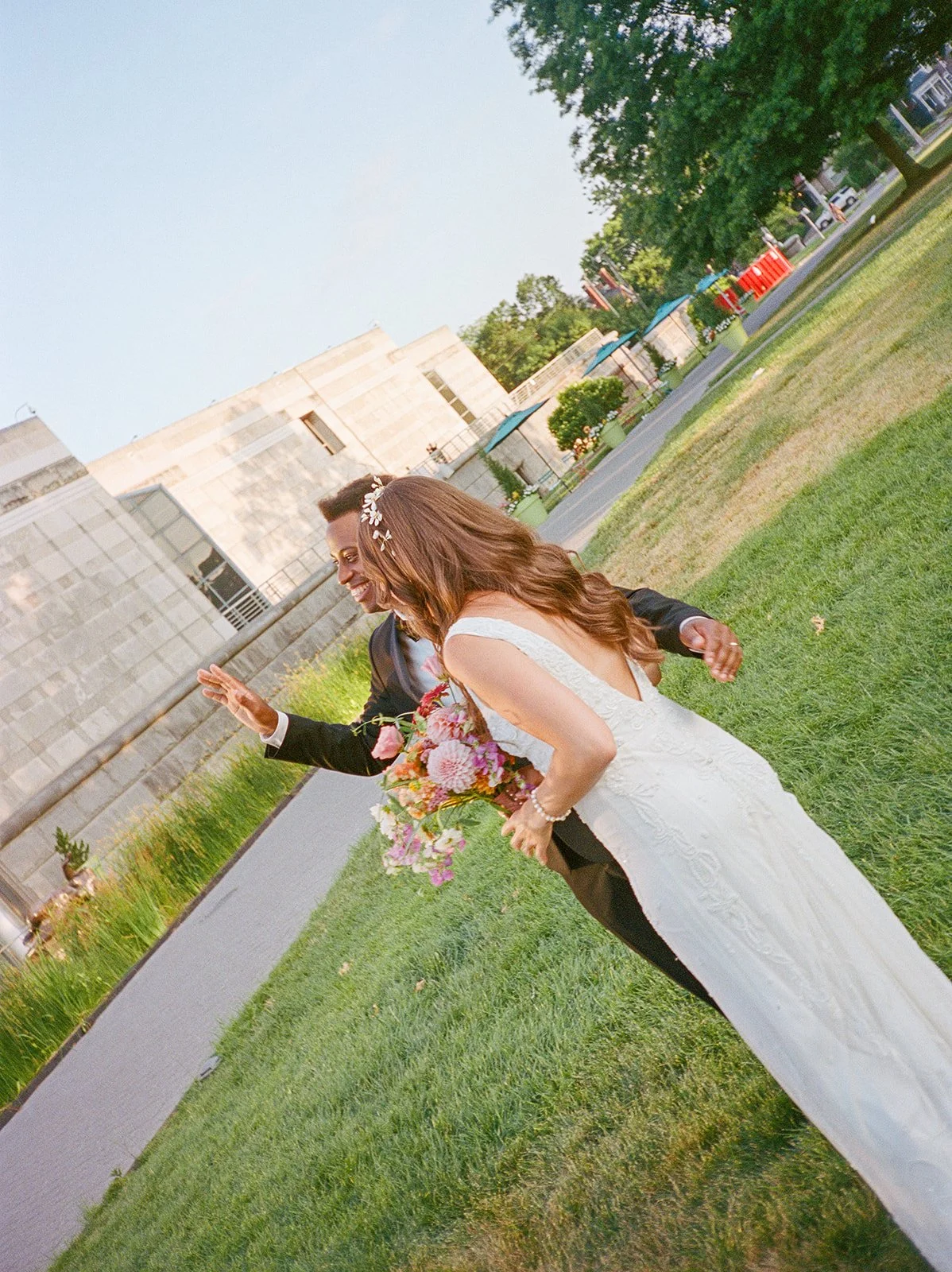 vmfa-wedding-on-film-by-aly-hansen-richmond-virginia-240717000272460003_websize.jpg