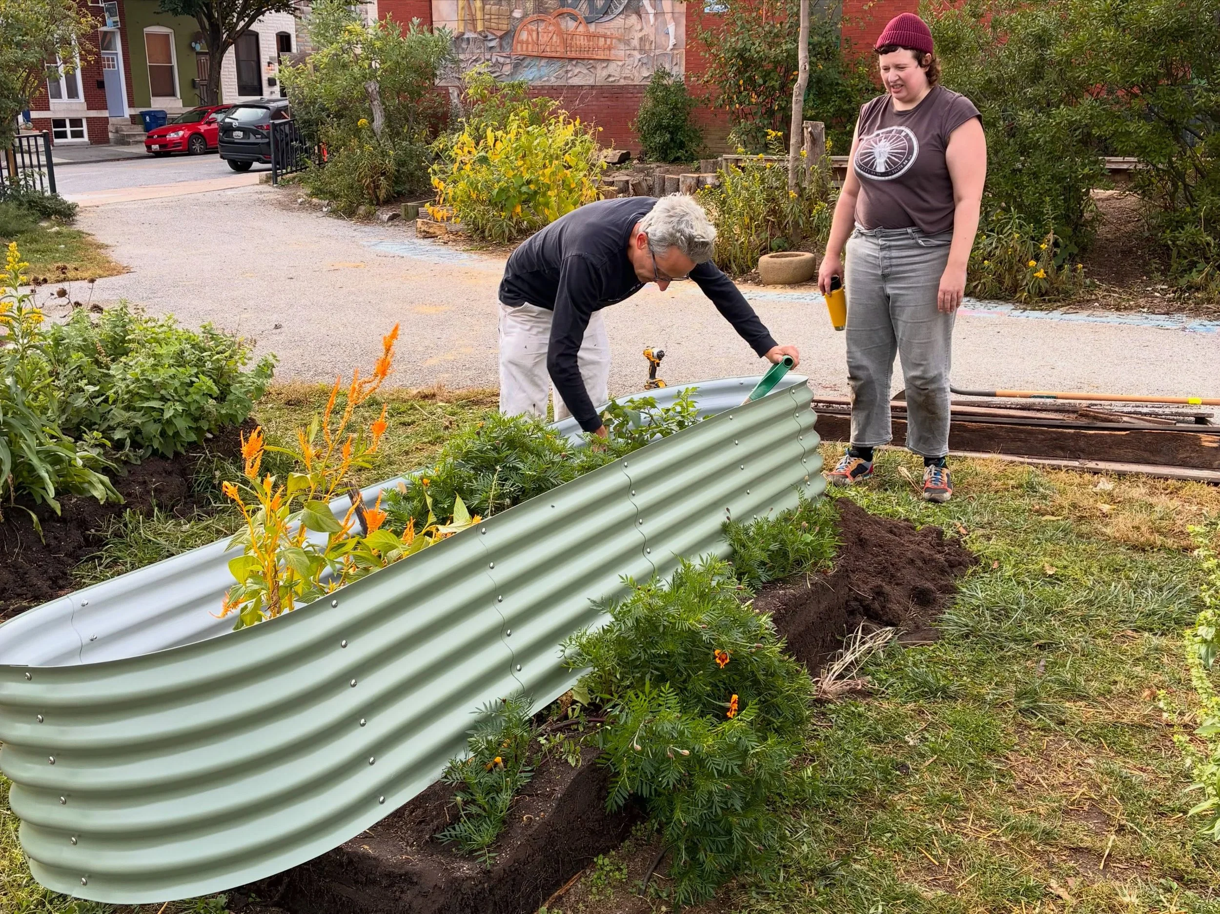 In with the new! 
Installing our brand new @vego_garden beds. Thanks to Louis for helping put these together (and to all who built the beds and installed them, and to everyone that donated, came to events, bought merch, drank coffee, etc. etc. etc.).