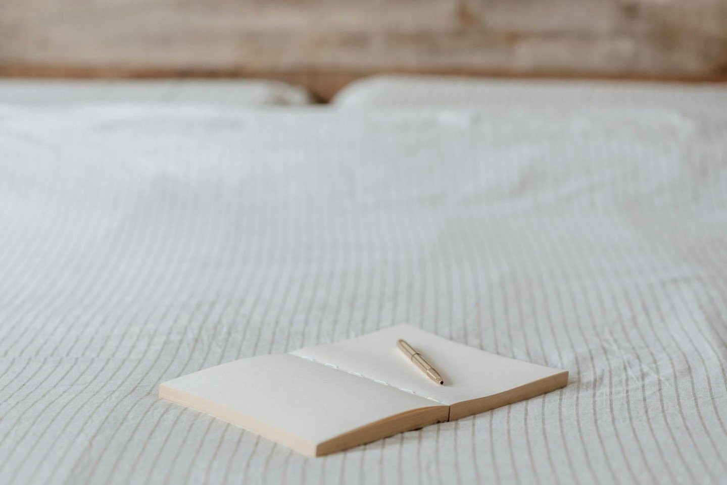 &ndash; On Journaling &ndash;

Feeling overwhelmed by life&rsquo;s ups and downs? Journaling could be your remedy. A simple yet effective practice - free and accessible to all.

Try setting aside just 5 minutes a day and let your thoughts flow freely