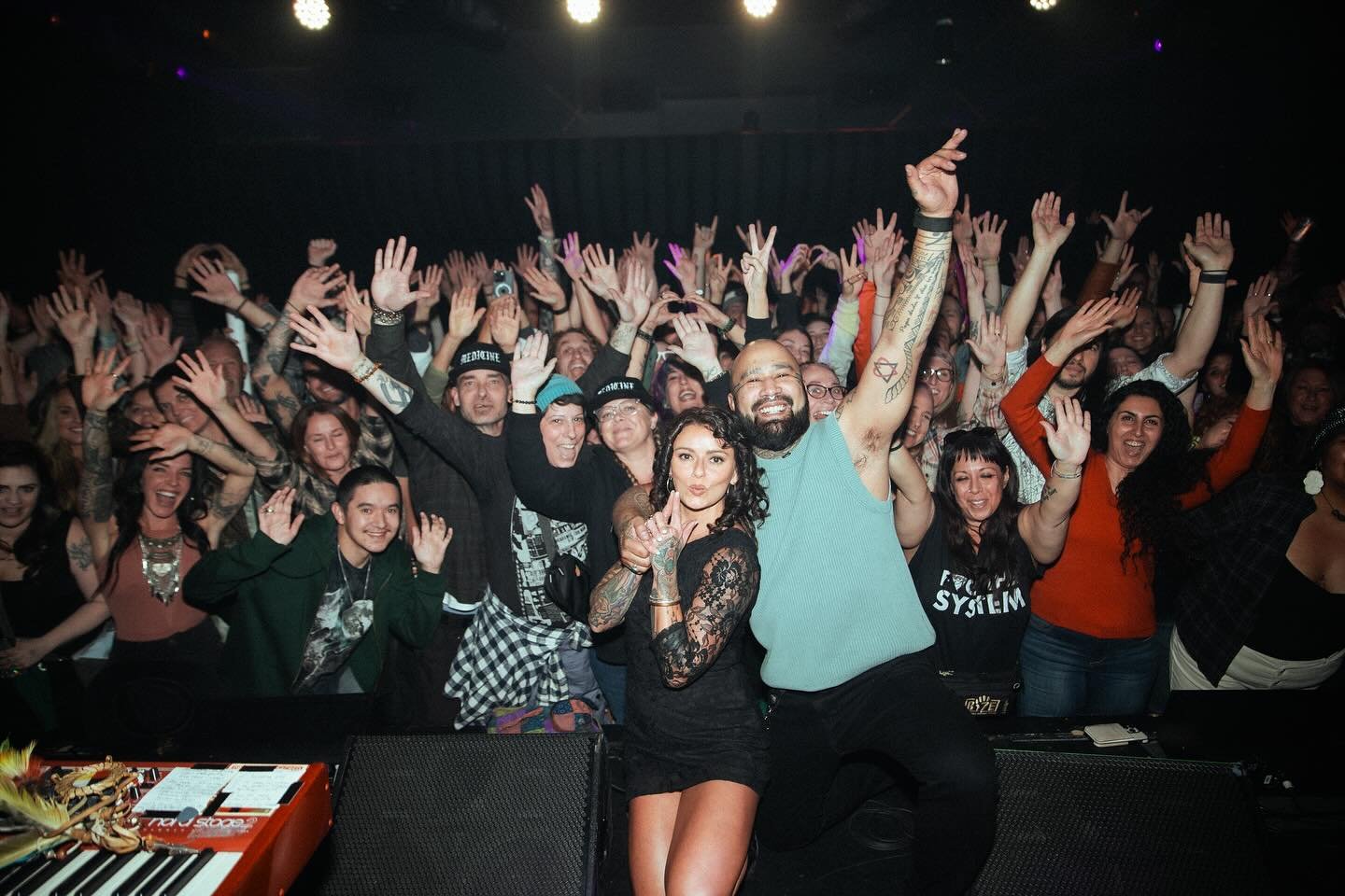 VEGAS 11/8/24!!! What a blast with @nahkobear at @area15official 🎉🙌🏻🎵💓 Making the most potent memories and friends lately, thank you all for bringing the energy and your voices 🎙️🎤⚡️⚡️⚡️⚡️ I see u!! 👀 📸: @jasser.antig @nahko_and_mftp @erica_