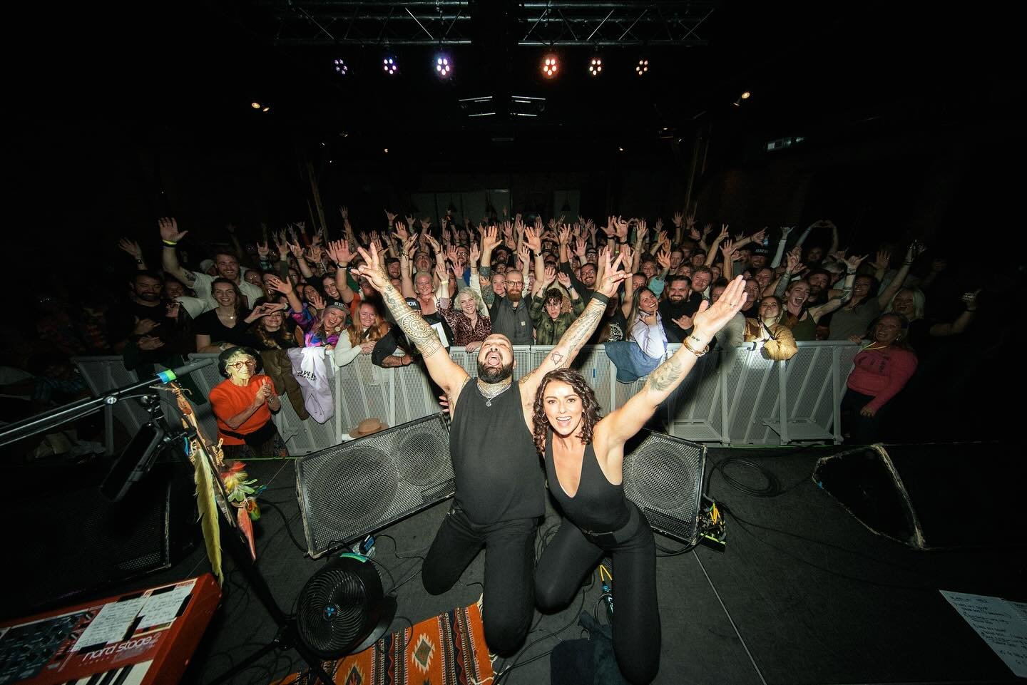 SLC, UTAH pt.2 😍🎶🎤🎸🥰 @nahko_and_mftp @nahkobear one of the biggest shows of our tour, sold out, with the homies who made it happen @adamsaintsimons @darth_fader42 very fkn grateful for you guys 🙏🏼🎉💓