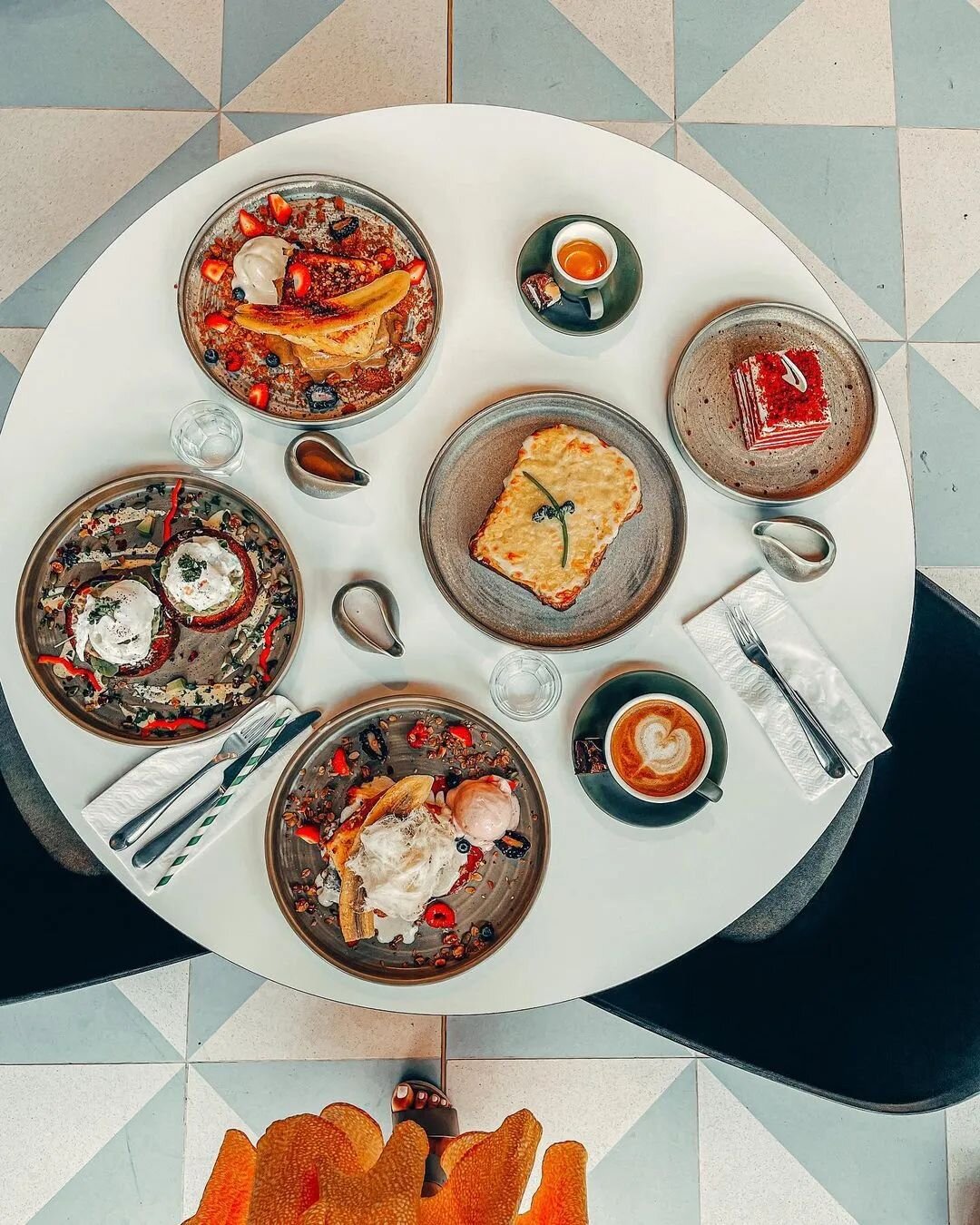 The best memories are always made around the table.

Join us at Hampstead for an all-day breakfast, lunch and mouth-watering desserts.

📸: @dxbreakfasts 

#thehampsteadway 
#mydubailifestyle 
#mydubai 
#dxbbreakfasts 
#foodies 
#foodiesofinstagram