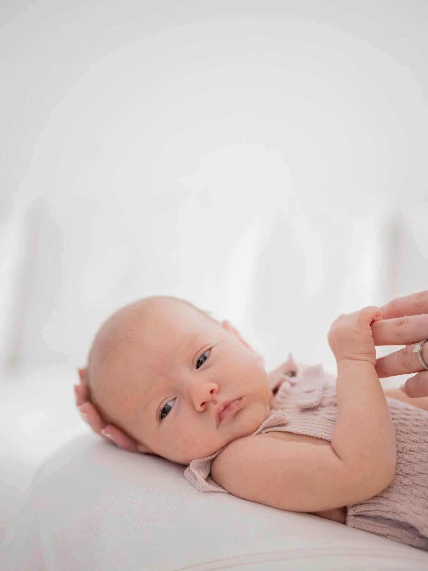 👀
#babyphotography #newbornphotography #newbornlove #tinyhands #babydetails #purelove #peacefulmoments #littlemiracle #familylove #momentsoflove #photographylove #capturedmoments #newbornsession #memorykeeper