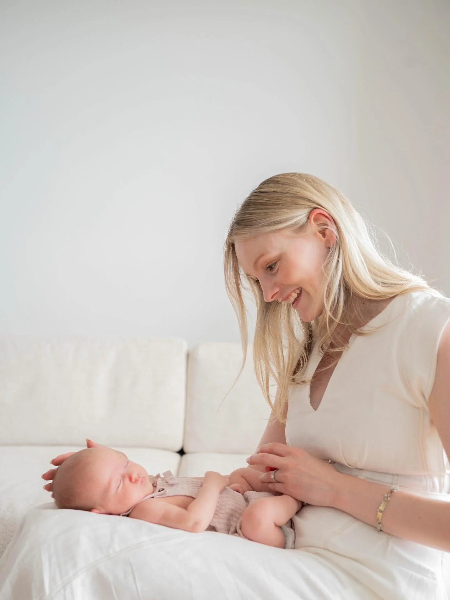 Beautiful mama 💖 
#babyphotography #newbornphotography #babylove #peacefulmoments #newbornphoto #littlemiracle #purelove #babysession #photographylove #newbornshoot #cutebaby #serenemoments #tinytoes #momentslikethese #jafirastudio #memorykeeper