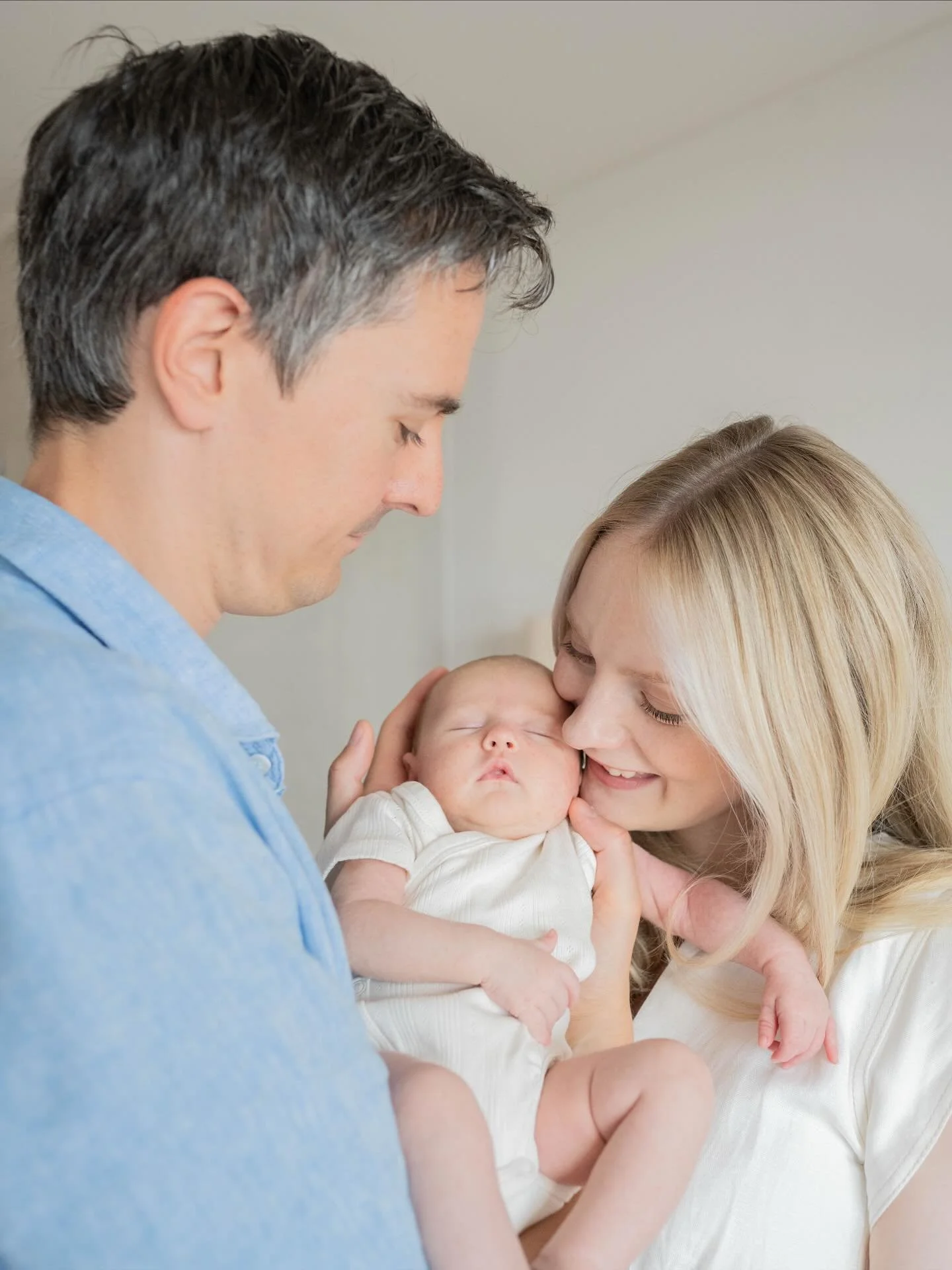 Family ❤️
#familyphotoshoot #familyphotography #familylove #familymoments #lovemyfamily #capturedmemories #togetherisbest #familytime #familyportrait #photographylove #lifestylephotography #memoriesforever #jafirastudio #outdoorphotoshoot #purelove 

