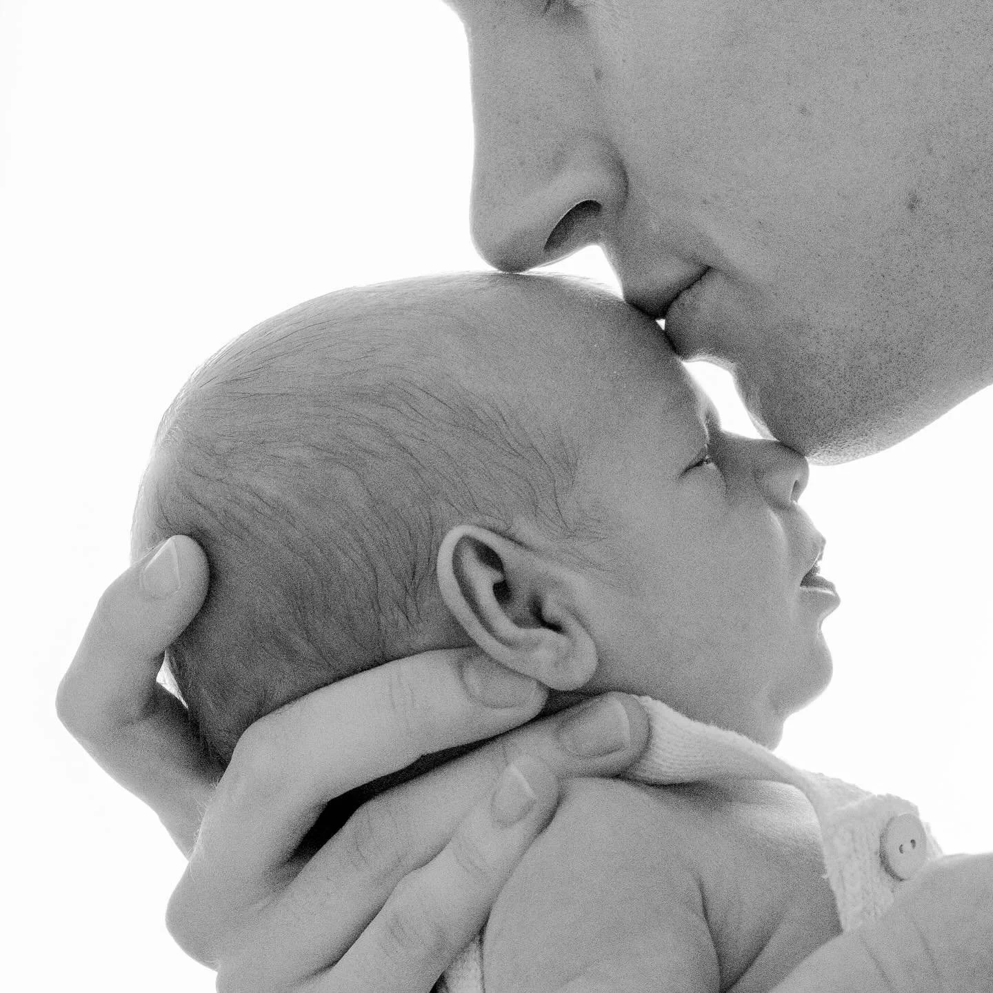 Little forehead kiss 🩵
#fatherandson #familyshoot #familyphotography #dadandson #lovemoment #parenthood #purelove #emotionalmoment #photoshoot #outdoorphotography #familygoals #portraitphotography #swissphotographer #jafira #memoriesforalifetime