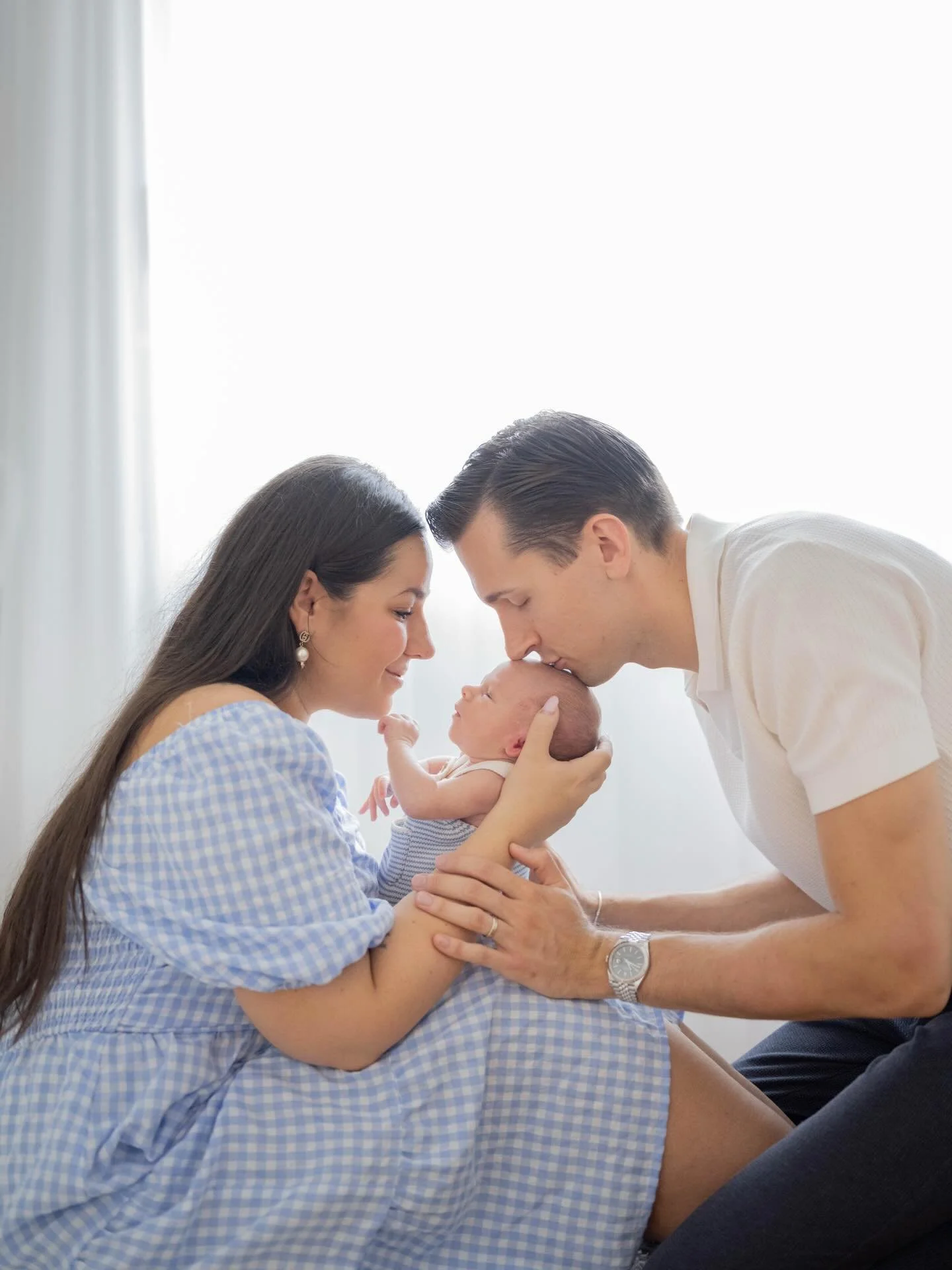 Love that never fades 💙🩵

#family #familyshooting #photoshoot #familyphotoshoot #babyphotoshoot