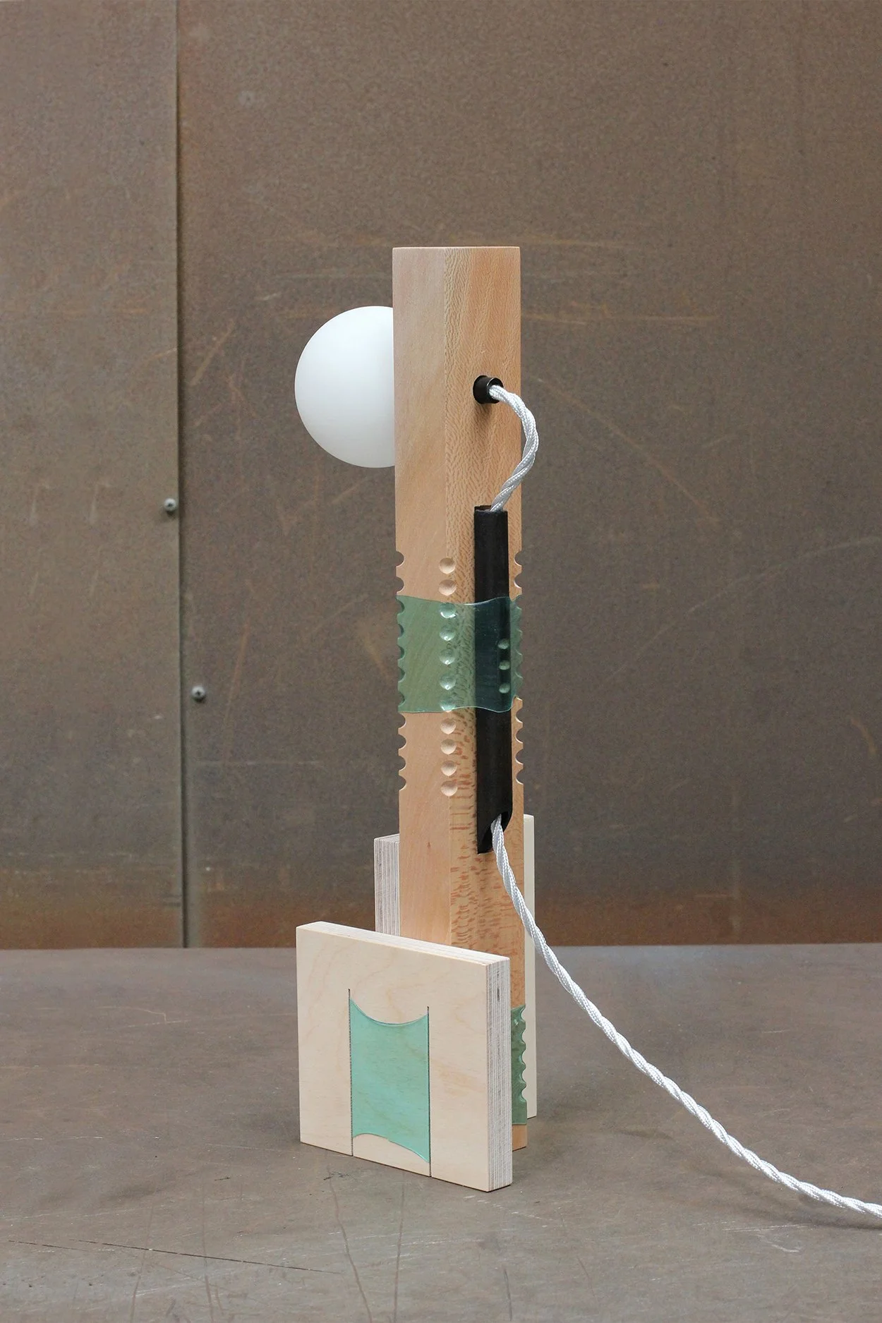 MicaellaPedros_JoiningBottles_Lamp90_02_Web.jpg