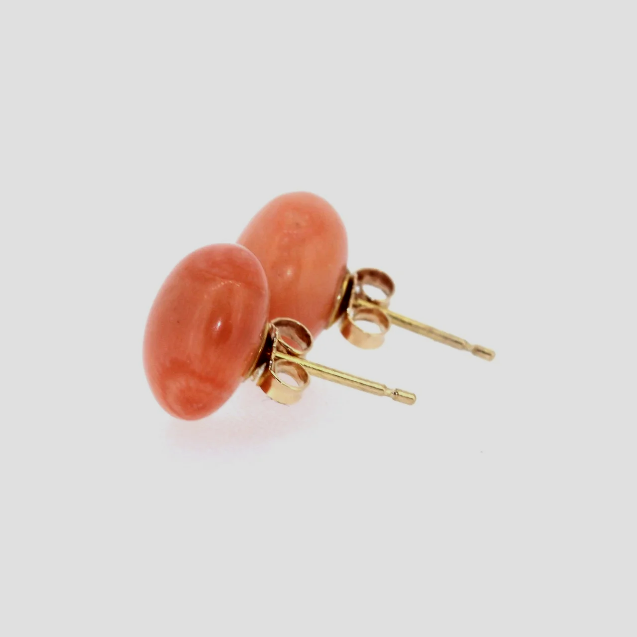 Coral-18ct-yellow-gold-stud-earrings-jewellery-www.saulgreenstein.co.uk4.png