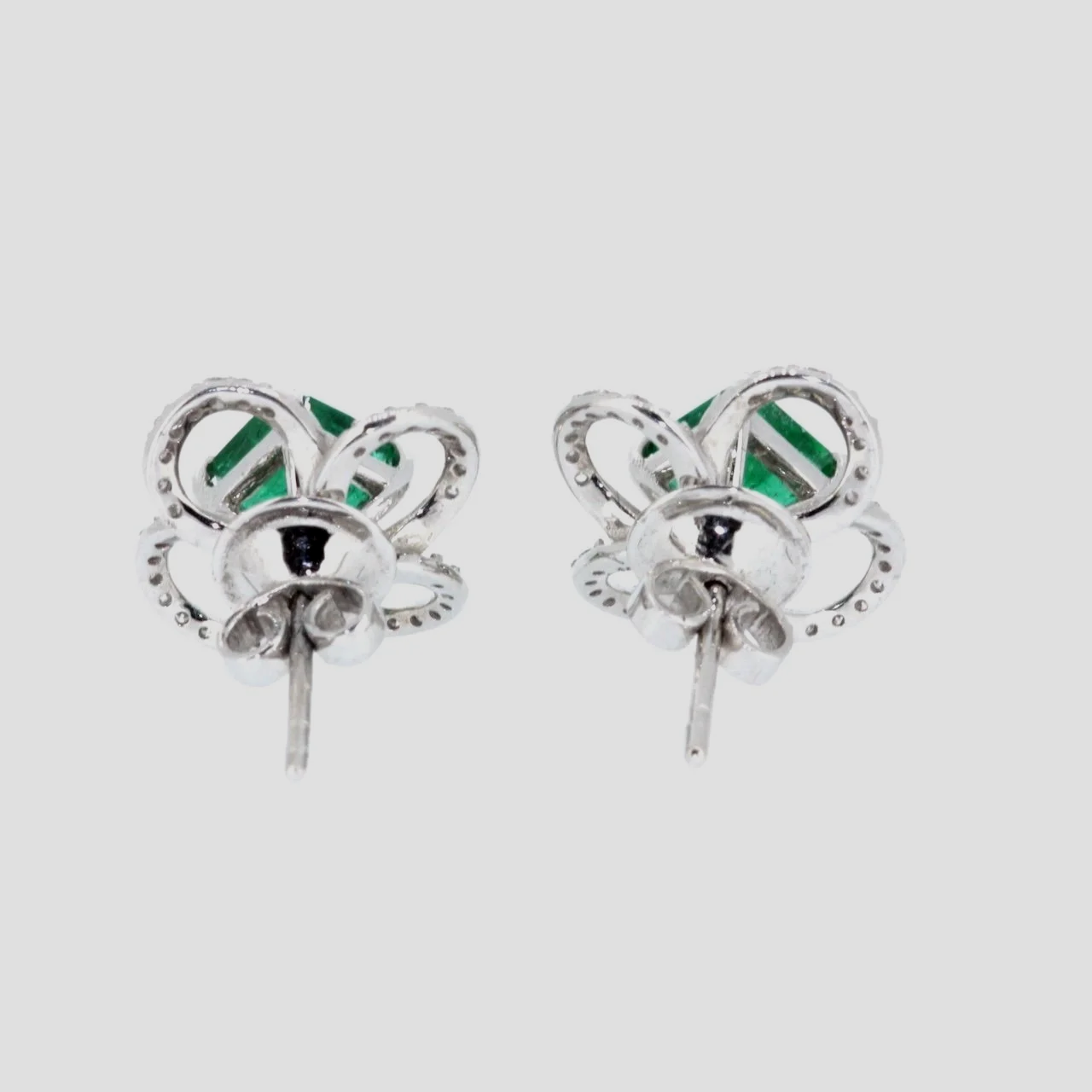 Emerald-diamond-cluster-earrings-night-day-18k-white-gold-jewellery-www.saulgreenstein.co.uk3.png