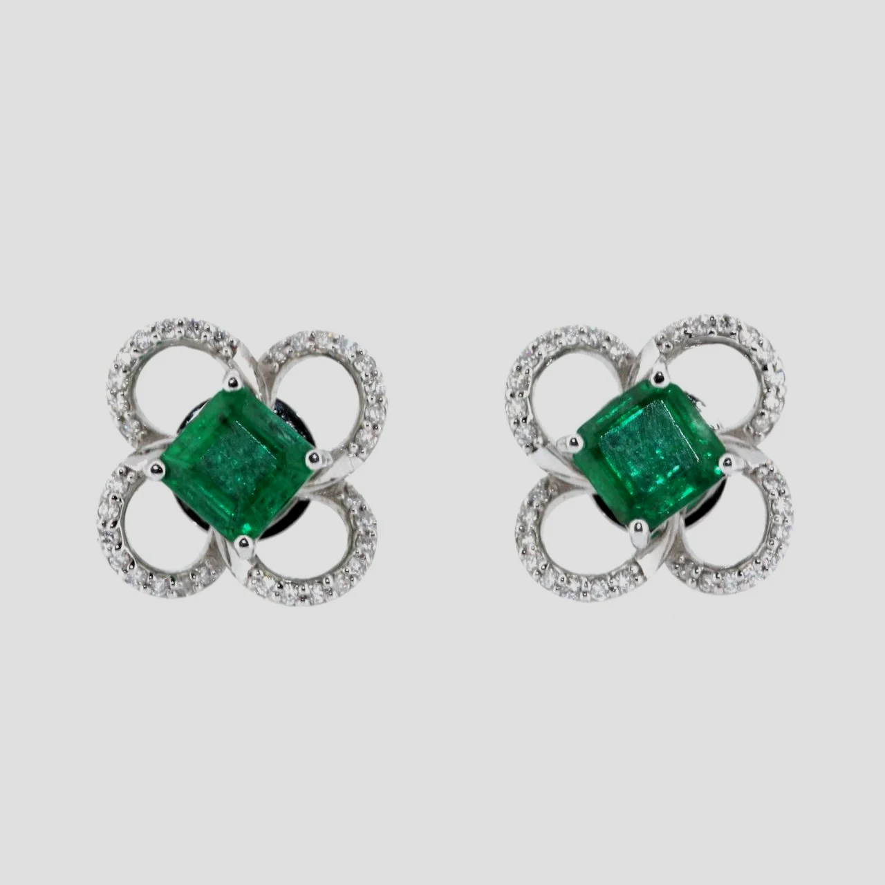 Emerald-diamond-cluster-earrings-night-day-18k-white-gold-jewellery-www.saulgreenstein.co.uk1.png