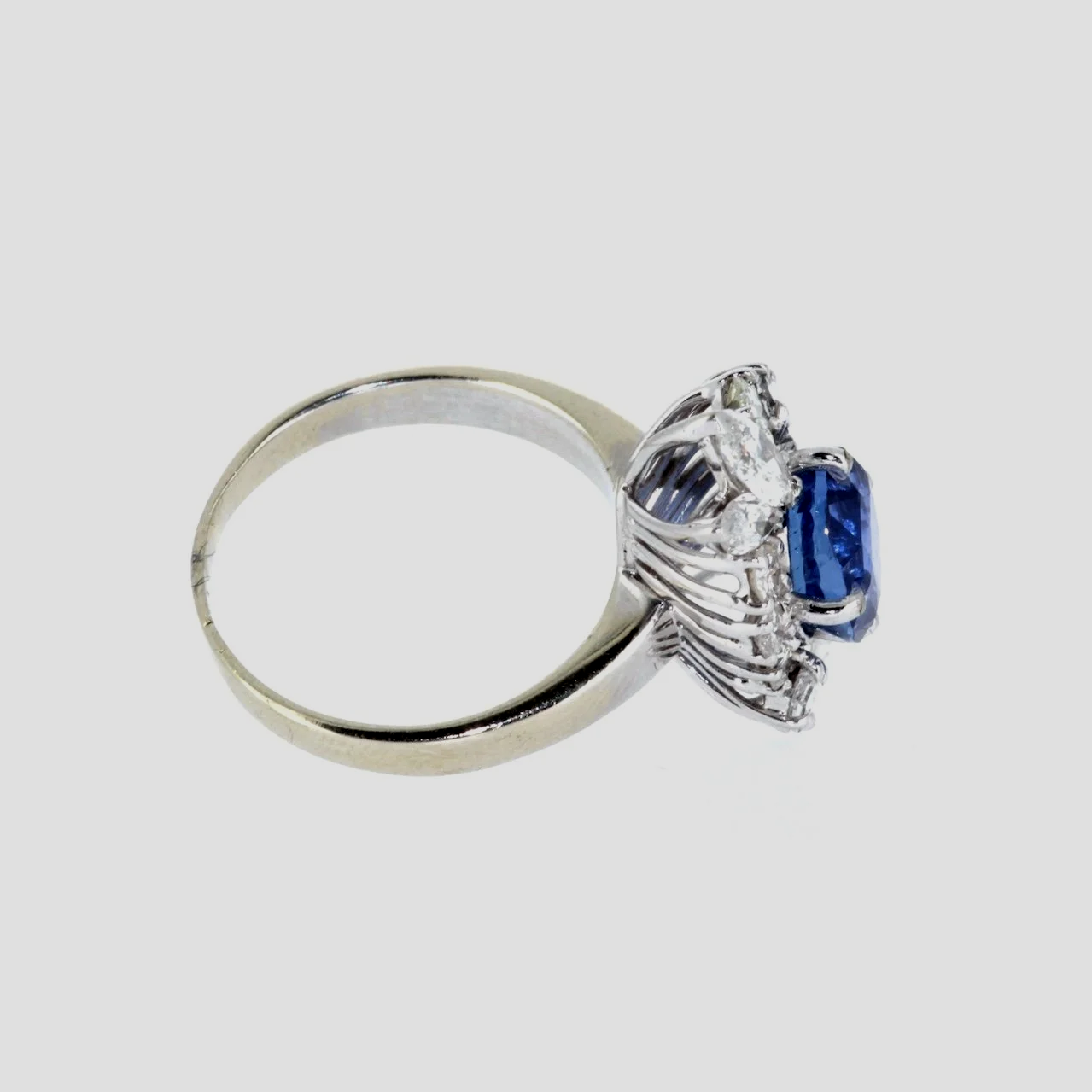 Ceylon-sapphire-diamond-cluster-ring-jewellery-www.saulgreenstein.co.uk4.png