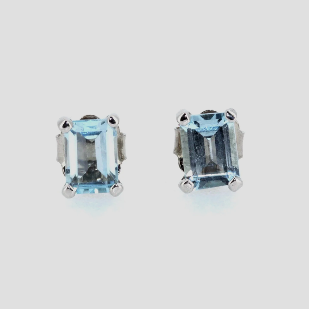 Aquamarine-9ct-white-gold-studs-jewellery-www.saulgreenstein.co.uk1.png